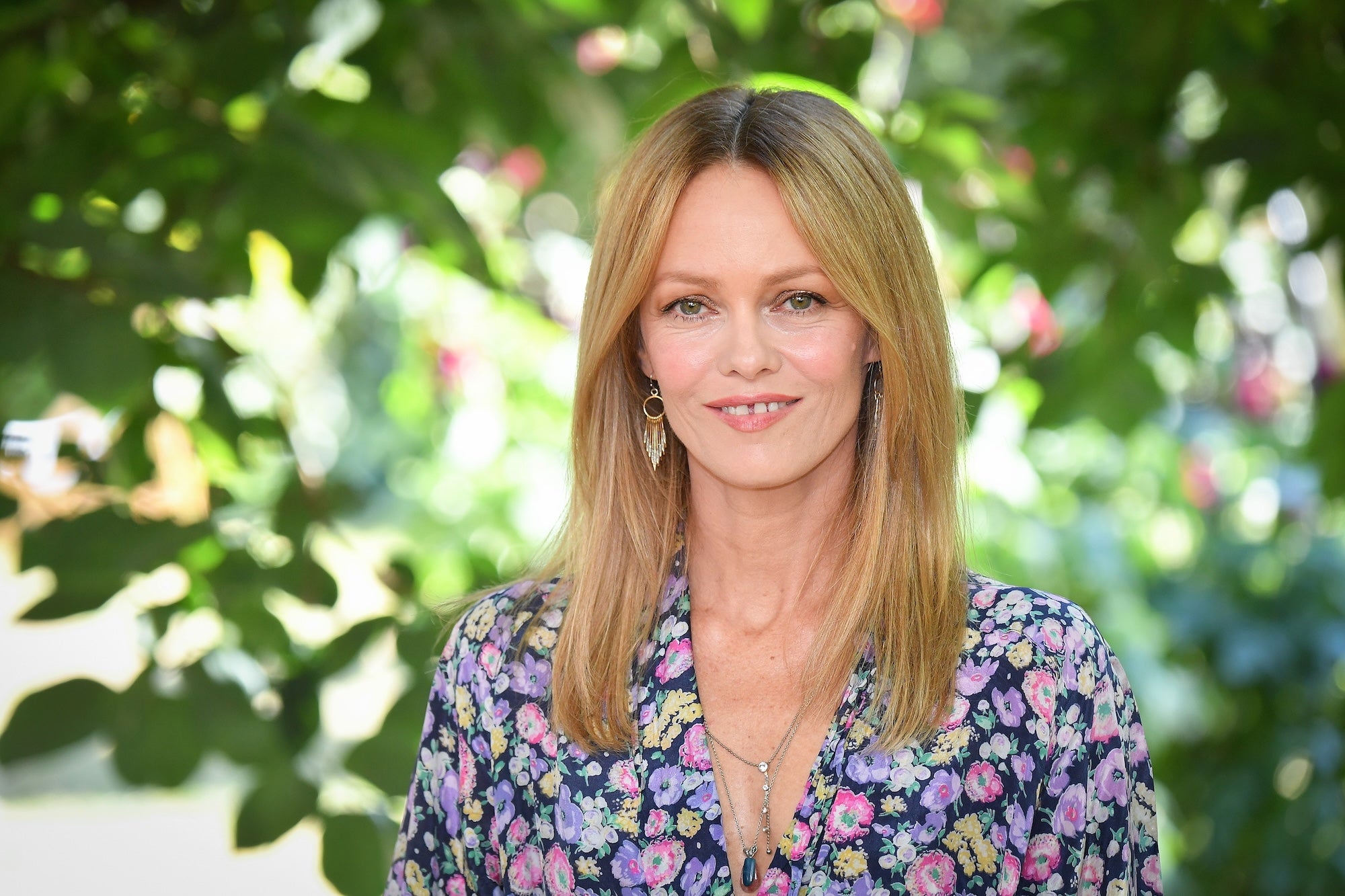 Módní múza Vanessa Paradis: 5 looků do práce i na rande, ve kterých se obyčejné věci mění v neobyčejné