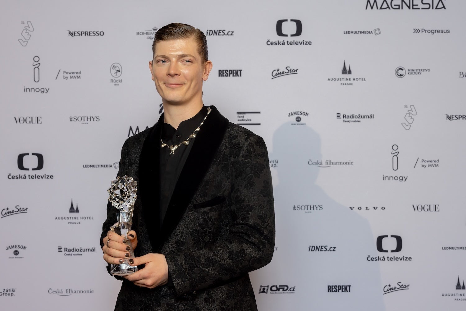 Petr Uhlík přebíral Českého lva v ostře černých nehtech aneb Jaká byla manikúra nominovaných