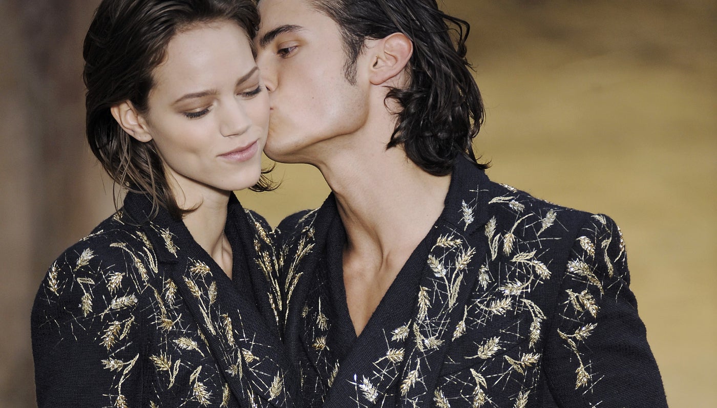 Symboly v módě. Poverčivá Coco milovala pšeničné klasy, Christian zase včelky