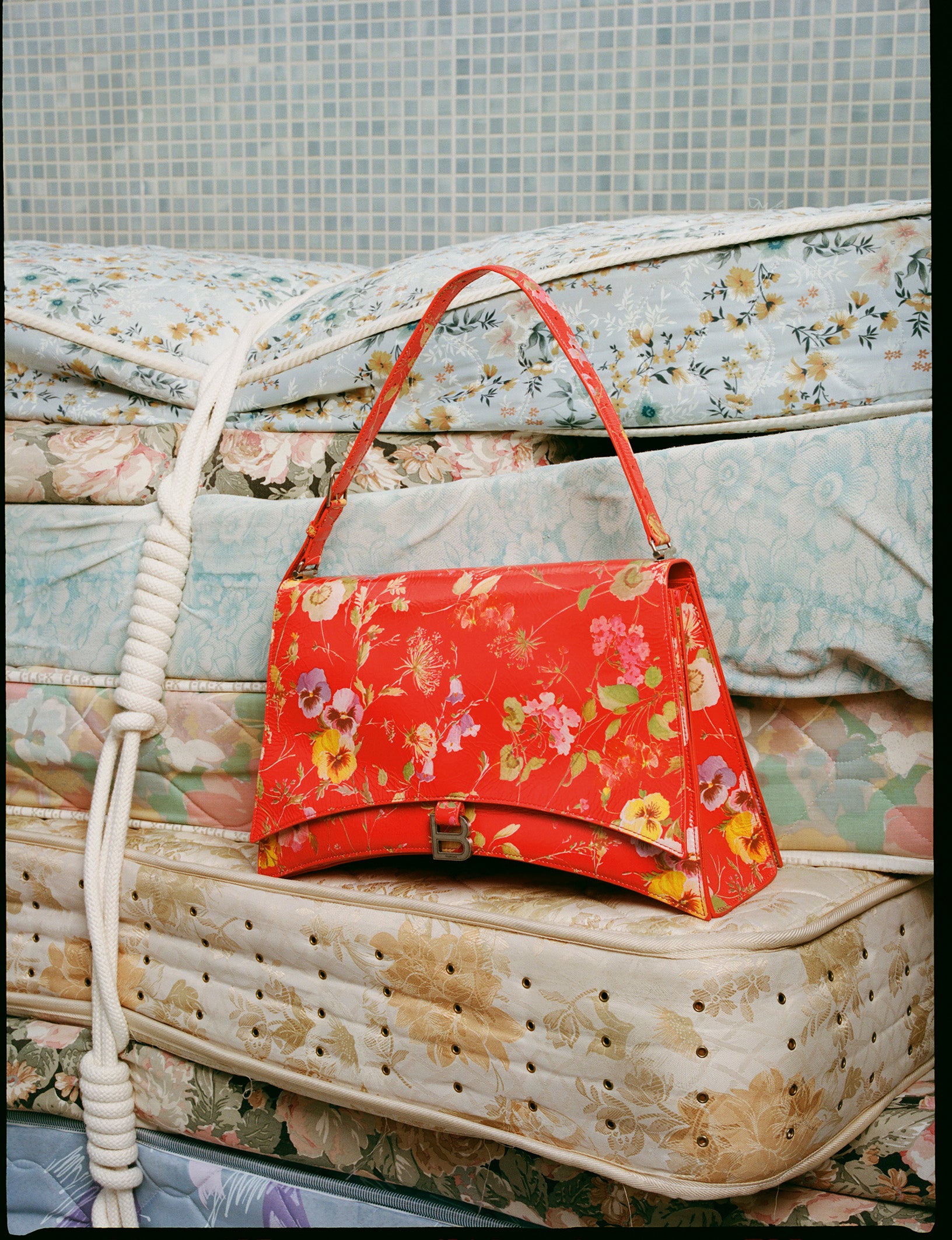 Dobrý den, máte kabelku z roku 1998? A mohla bych ji vidět?