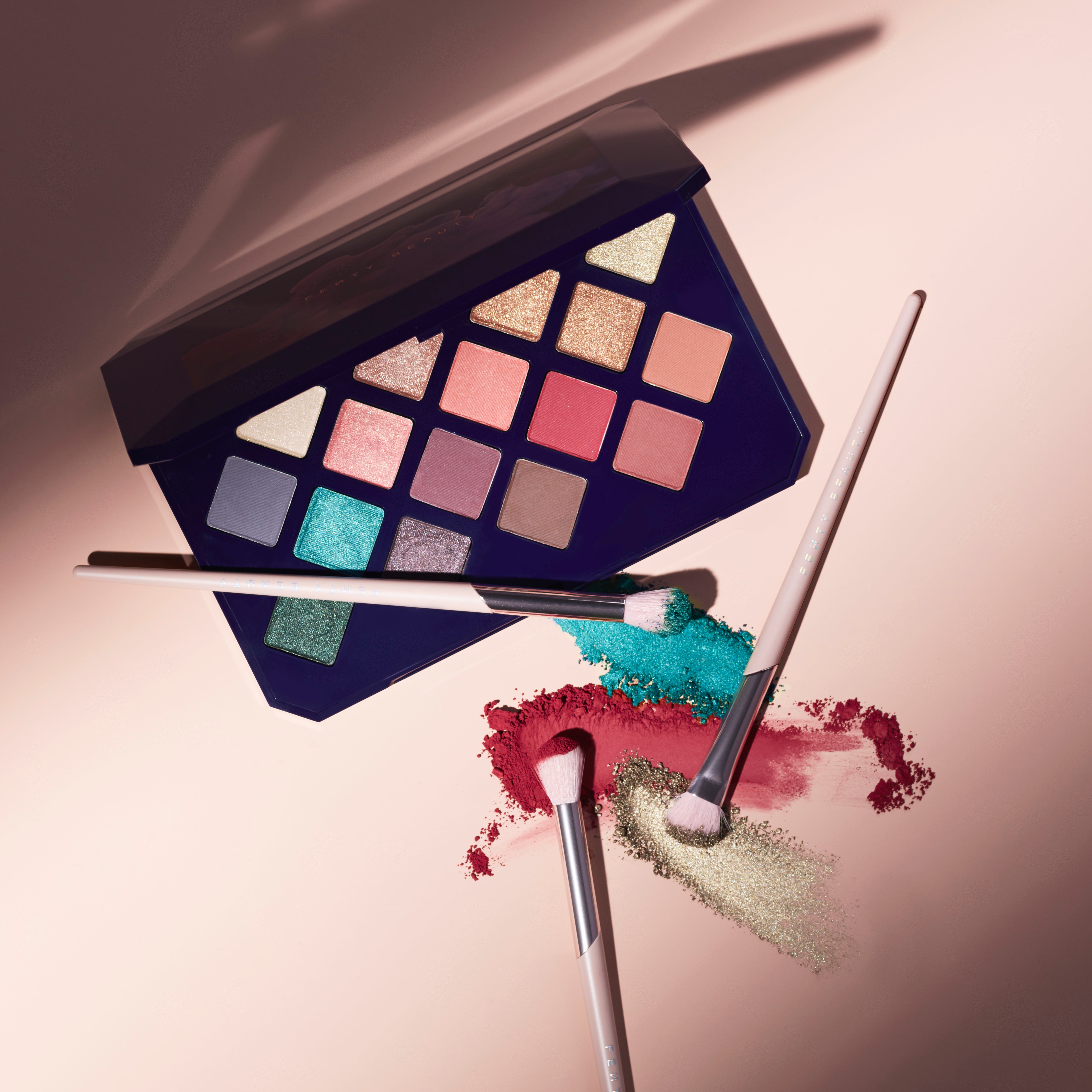 Paletka očních stínů Moroccan Spice, Fenty Beauty, prodává Sephora, 1340 Kč