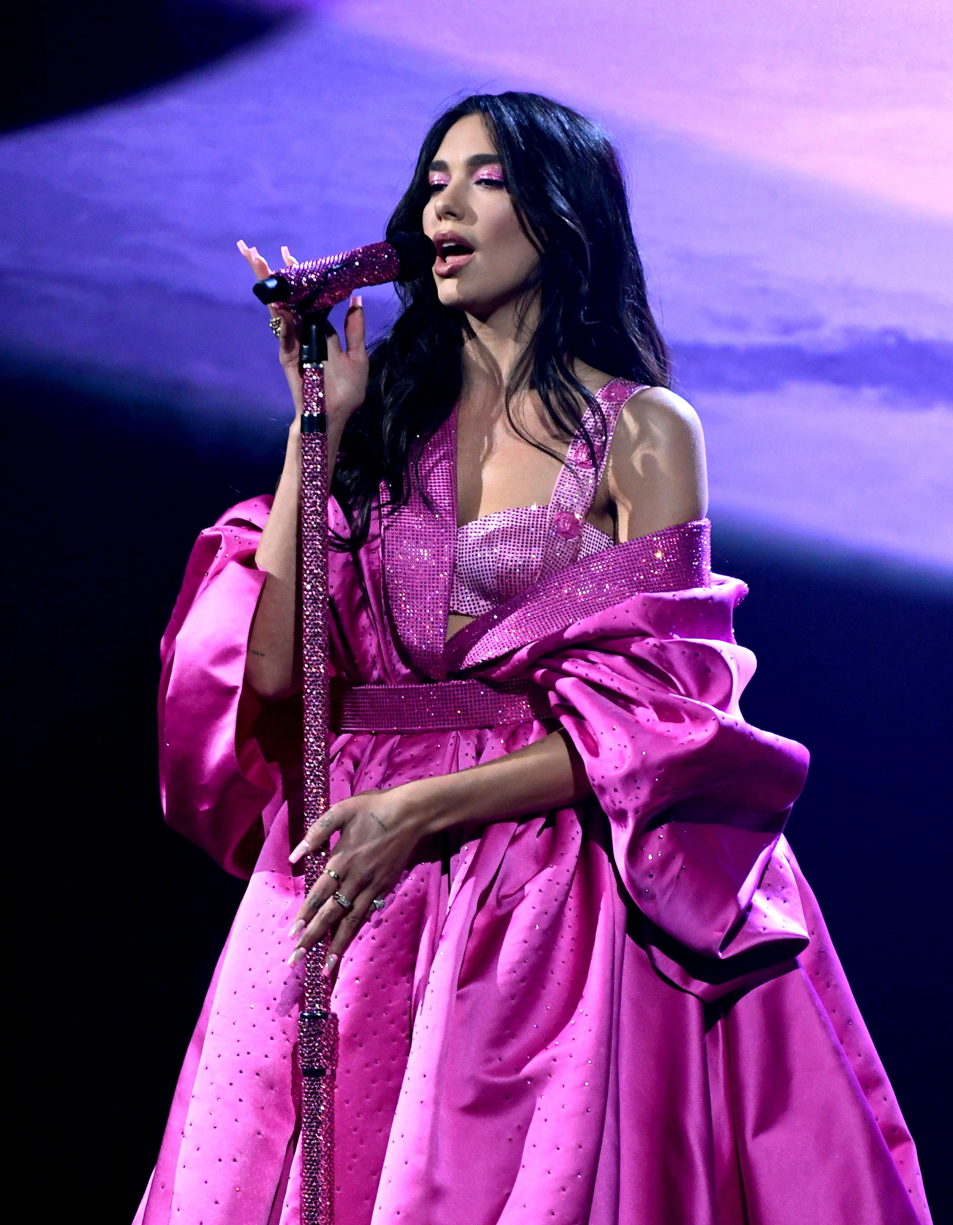Dua Lipa v šatech Atelier Versace, Grammy Awards 2021 Dua Lipa v šatech Atelier Versace, Grammy Awards 2021