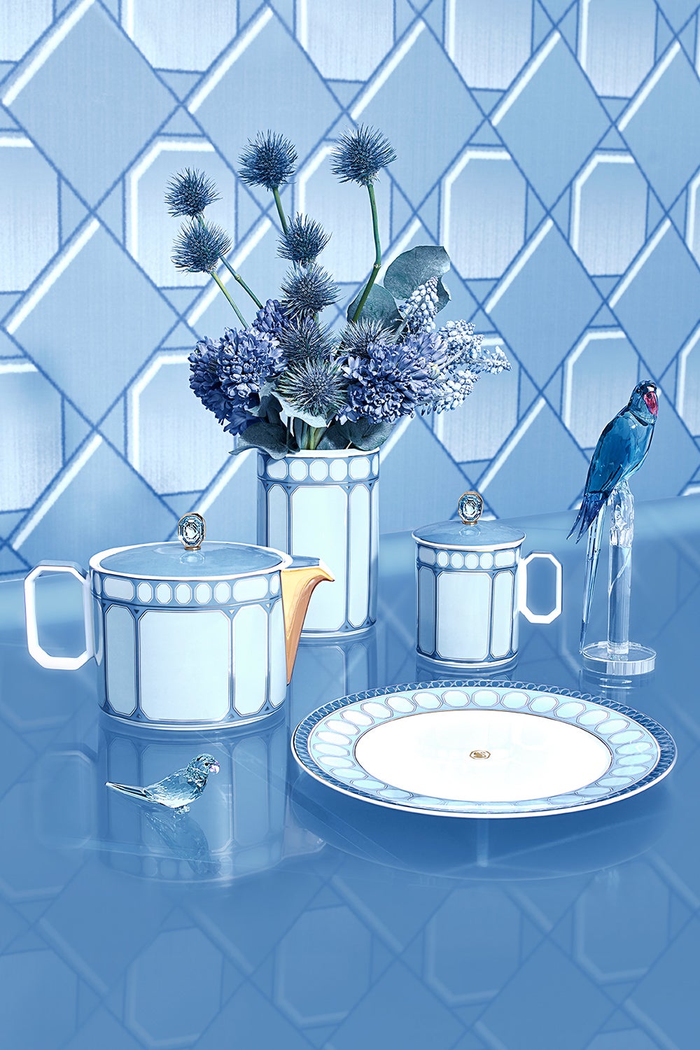 Porcelánová kolekce s křišťály přichází právě včas na dokonalé letní party a snídaně pod širým nebem 