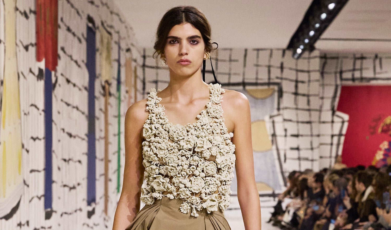 Květiny na jaro? Groundbreaking! Ovšem v haute couture kolekcích jsou skutečně mimořádné