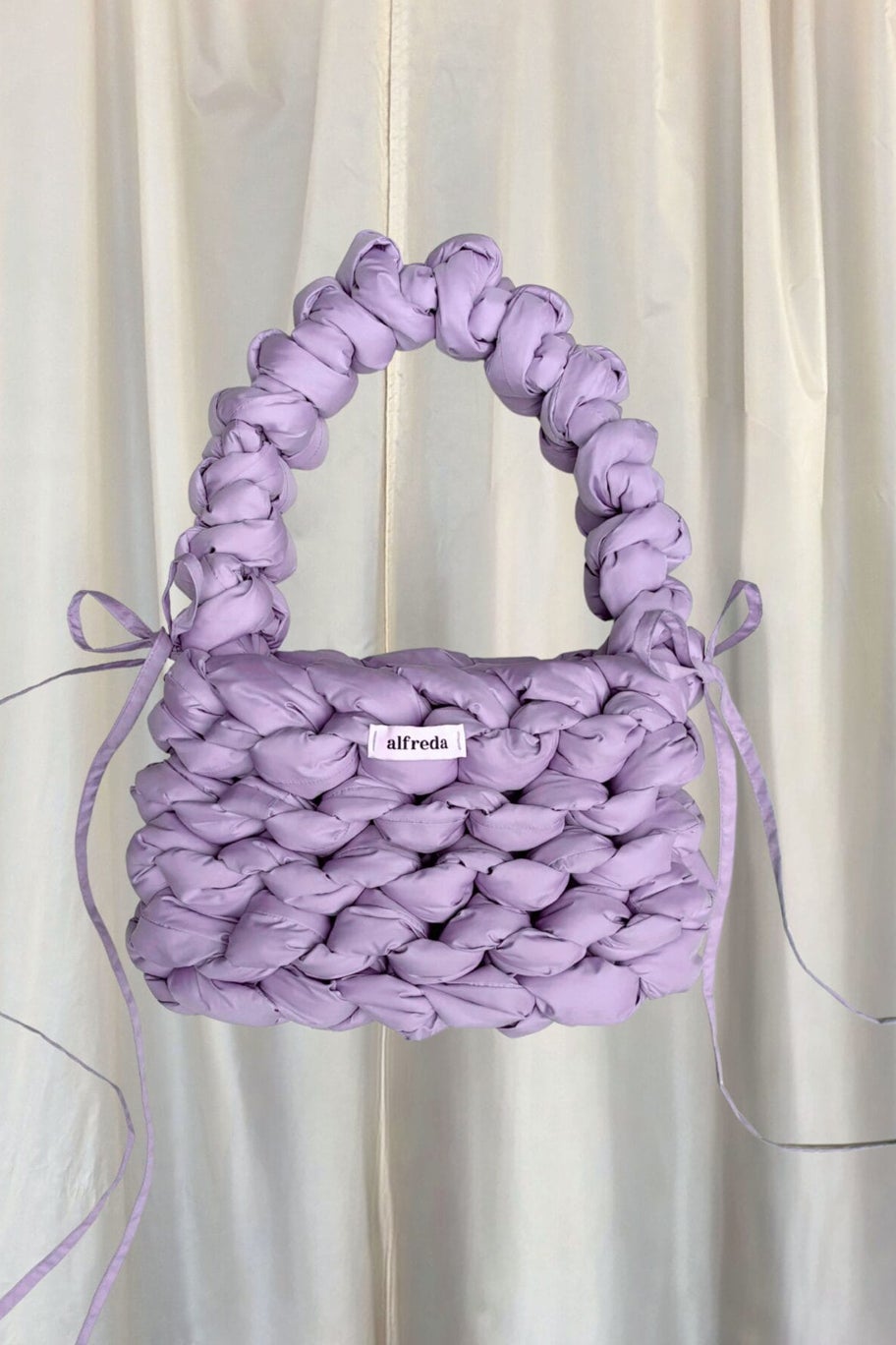Cloud bag velikosti M liila, ALFREDA STUDIO, 3 790 Kč