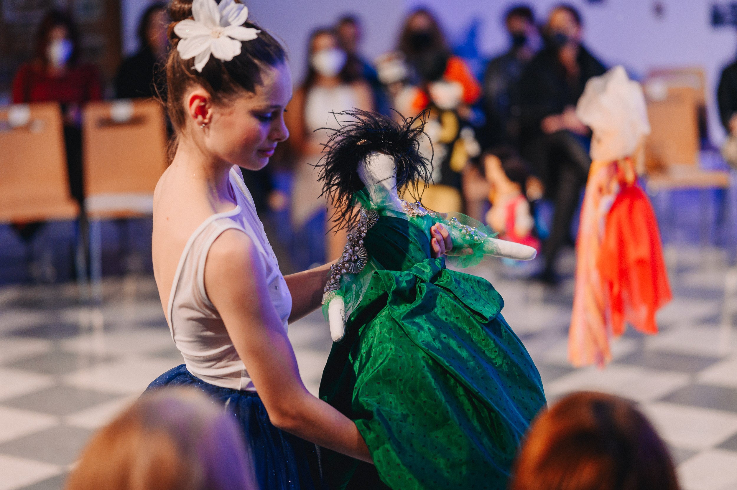 Pomoc má mnoho podob. Někdy přichází jako panenka