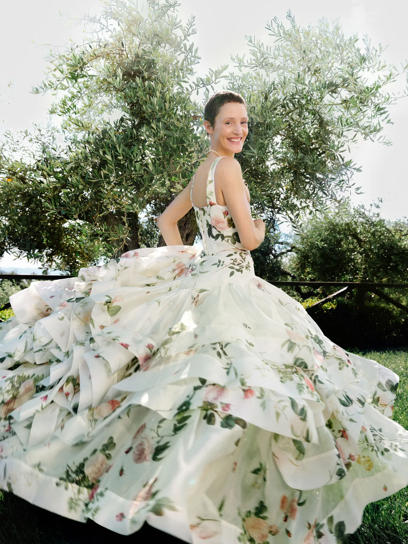 Vicky Krieps v šatech Vivienne Westwood by Andreas Kronthaler