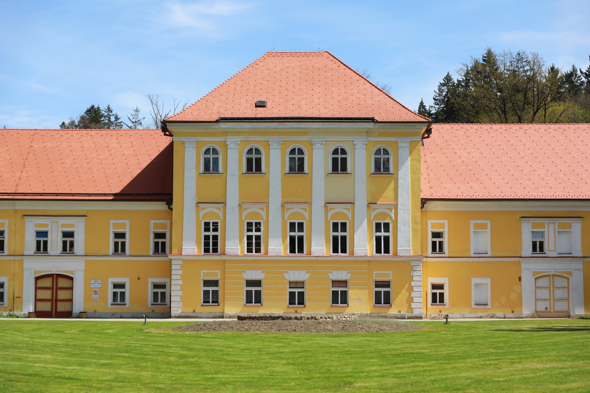 Černovice. Zámek, park a mnohem více