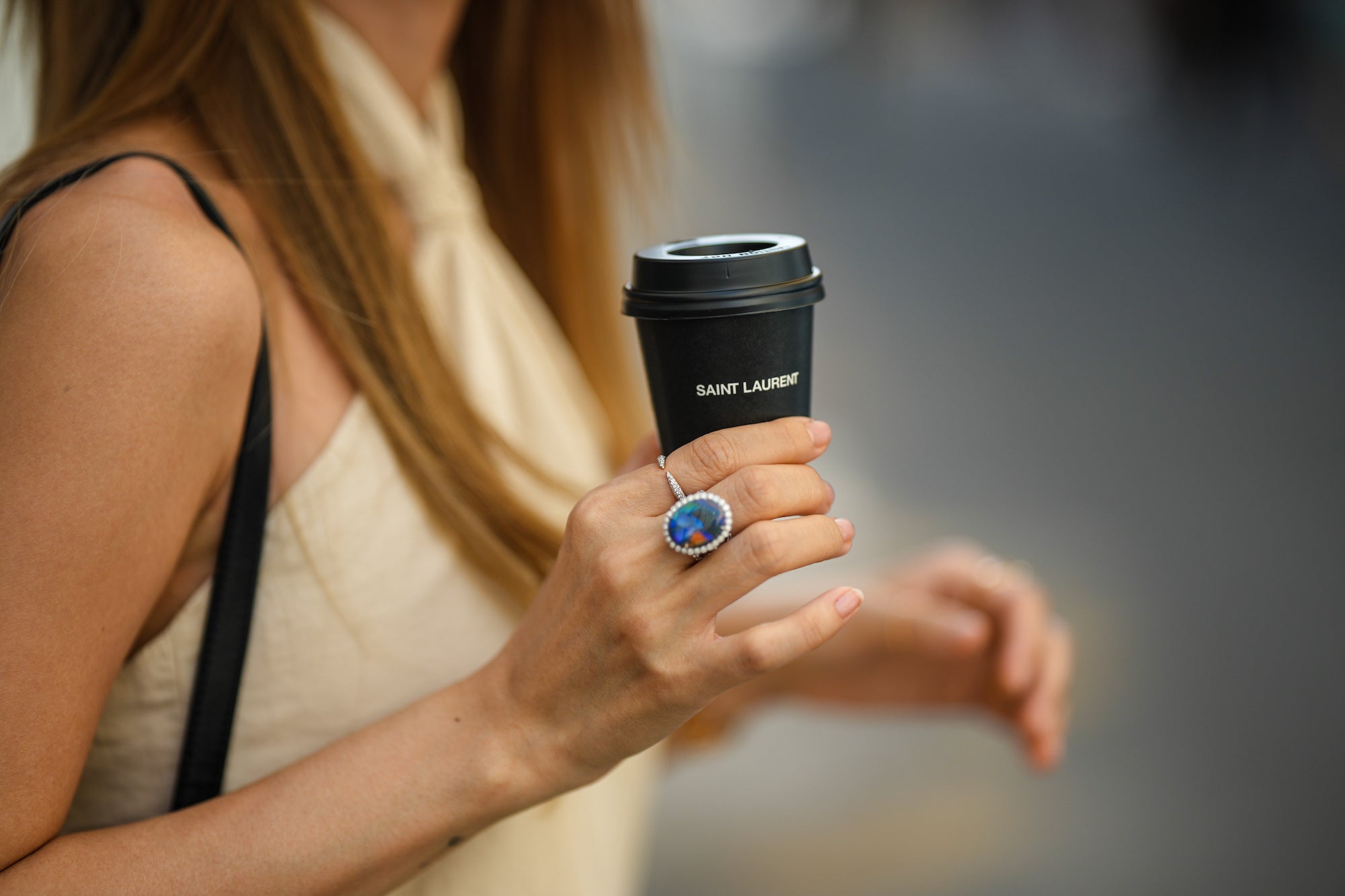 Cesta do historie kávy od italského espressa přes řecké frappé po kávovou pěnu plněnou dusíkem