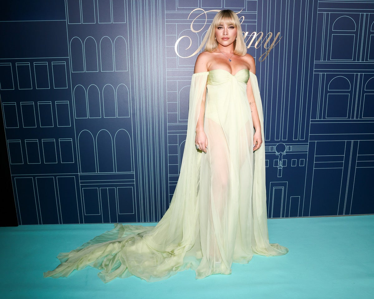Florence Pugh na znovuotevření butiku Tiffany & Co. v New Yorku, duben 2023