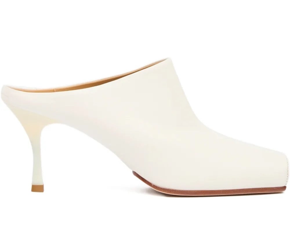 Pantofle s plnou hranatou špičkou na podpatku, MM6 MAISON MARGIELA, 645 €