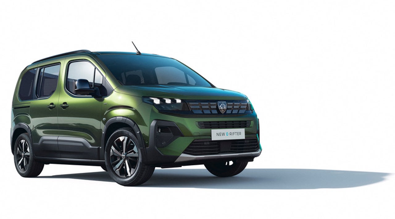 Peugeot Rifter: Možná není módní ikonou, ale z hlediska praktičnosti nenajdete lepší rodinný vůz. S velkoryse komfortním, prostorným a zároveň moderním interiérem, sedmimístným uspořádáním a hlavně s objemem zavazadelníku až 4000 litrů vyhoví i těm nejvyšším požadavkům, PEUGEOT, prodává Peugeot, cena od 569 000 Kč, nově se 7letou zárukou