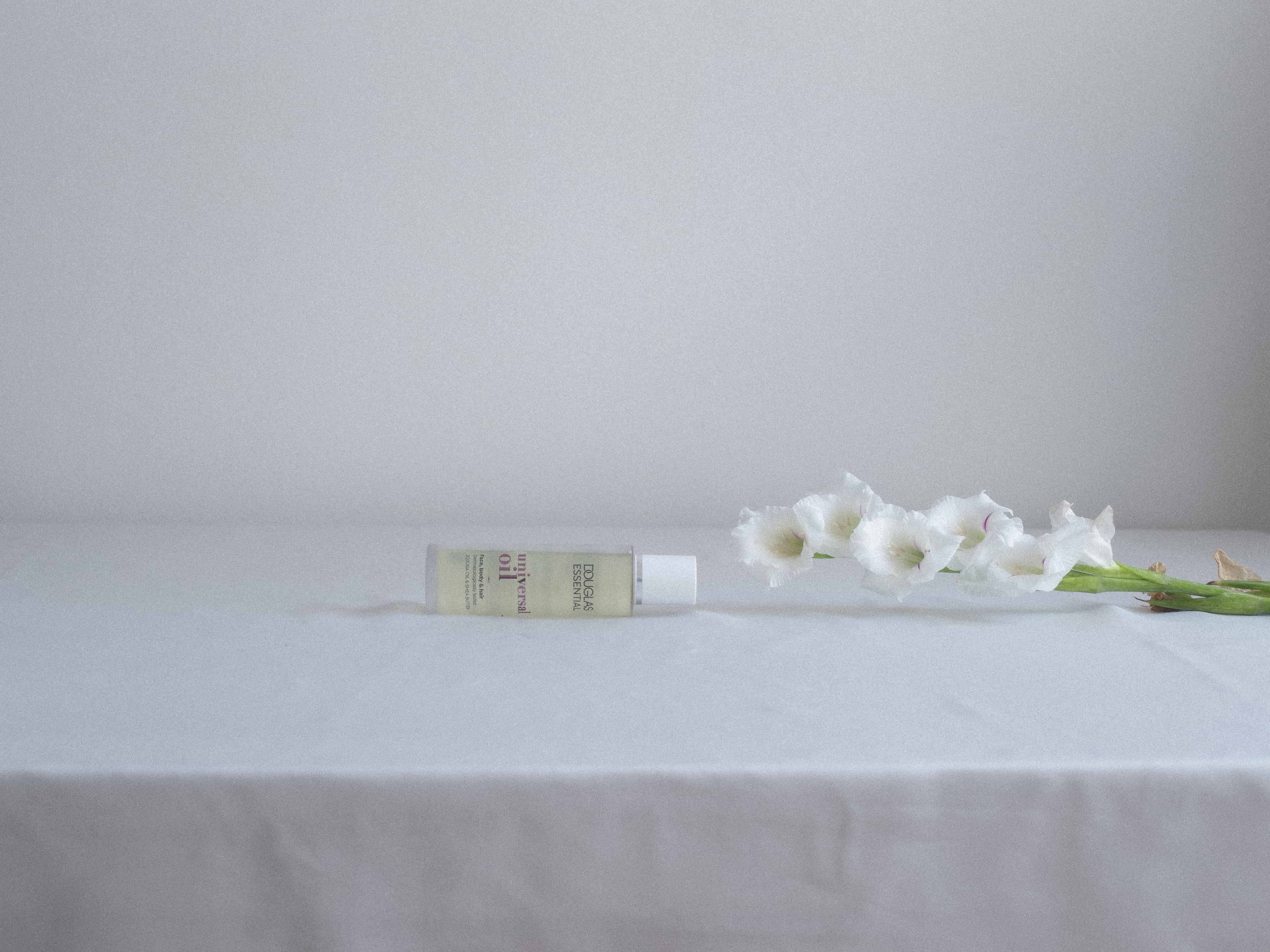 Olej Universal Oil, DOUGLAS ESSENTIAL, prodává Douglas, 449 Kč Olej Universal Oil, DOUGLAS ESSENTIAL, prodává Douglas, 449 Kč