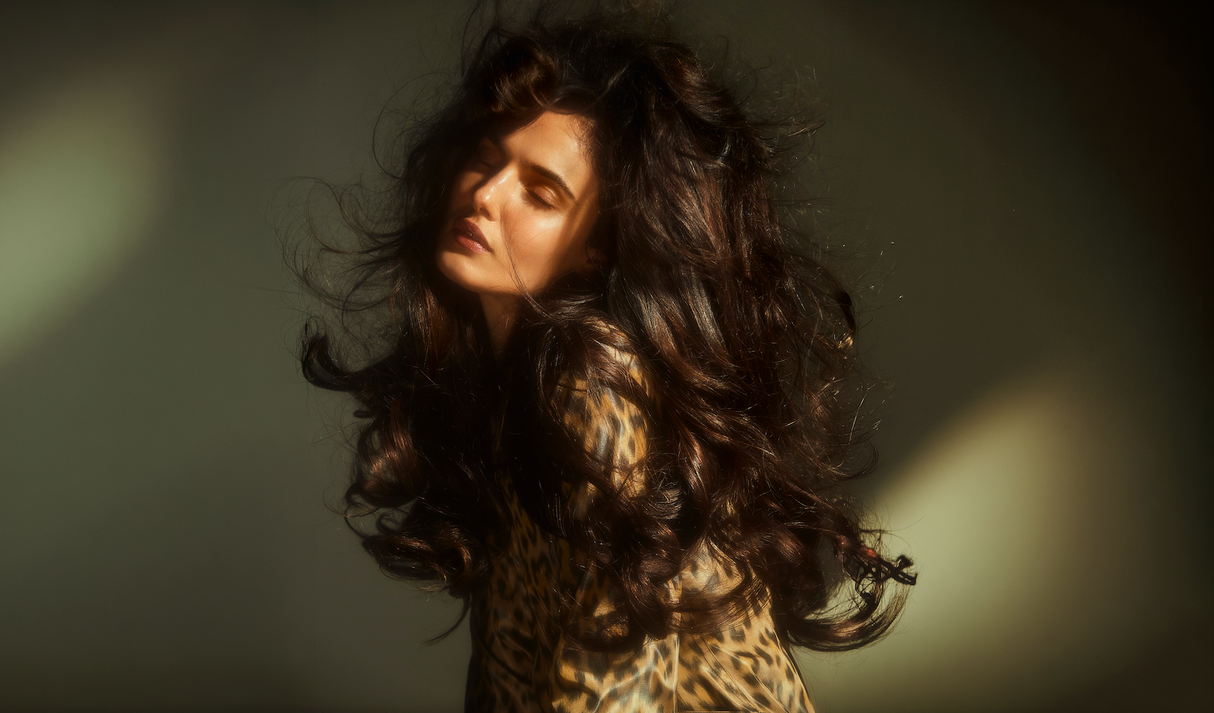 Je lepší si mýt vlasy ráno, nebo večer? 