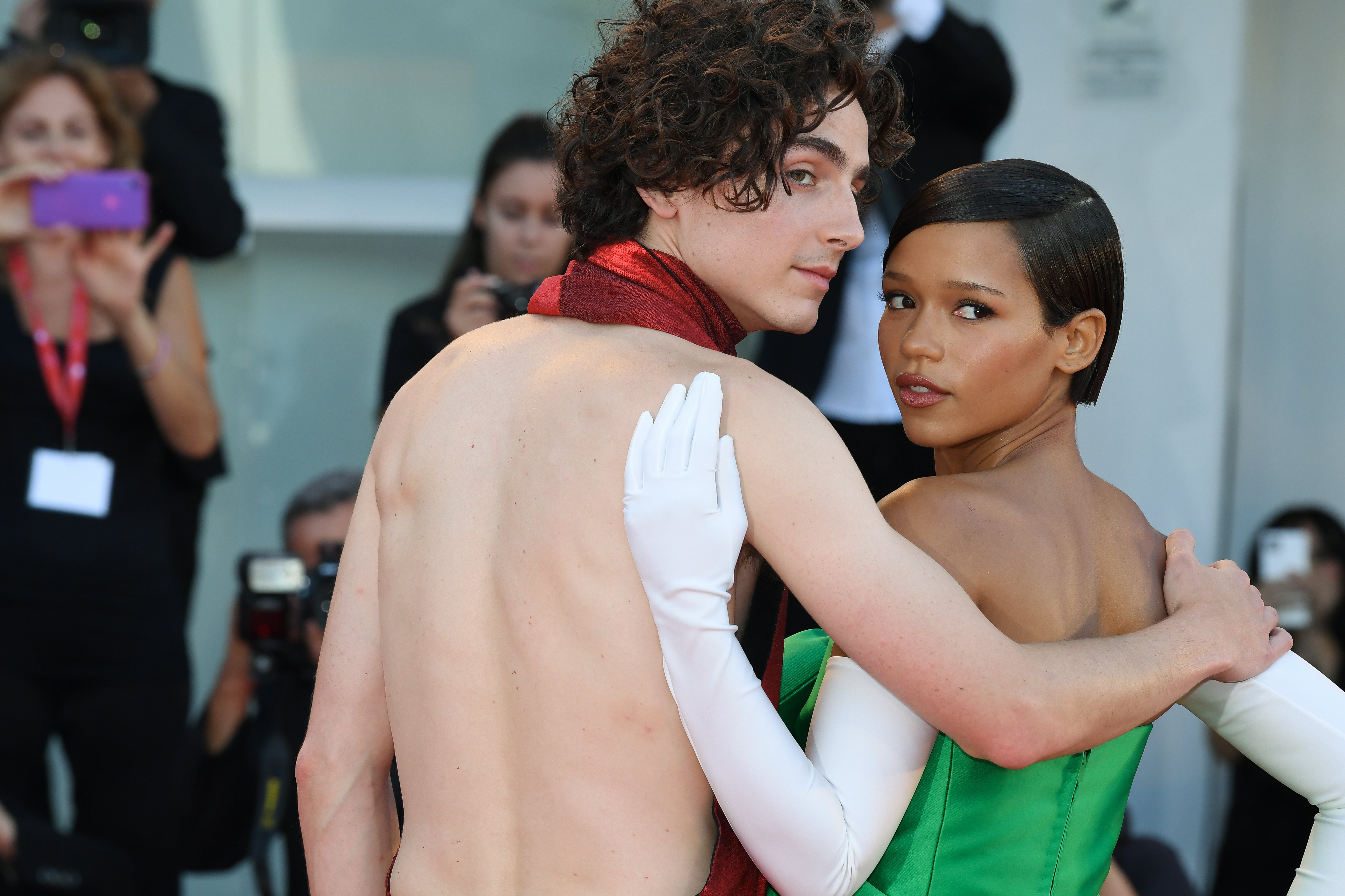 Timothée Chalamet a Taylor Russell na 79. filmovém festivalu v Benátkách Timothée Chalamet a Taylor Russell na 79. filmovém festivalu v Benátkách