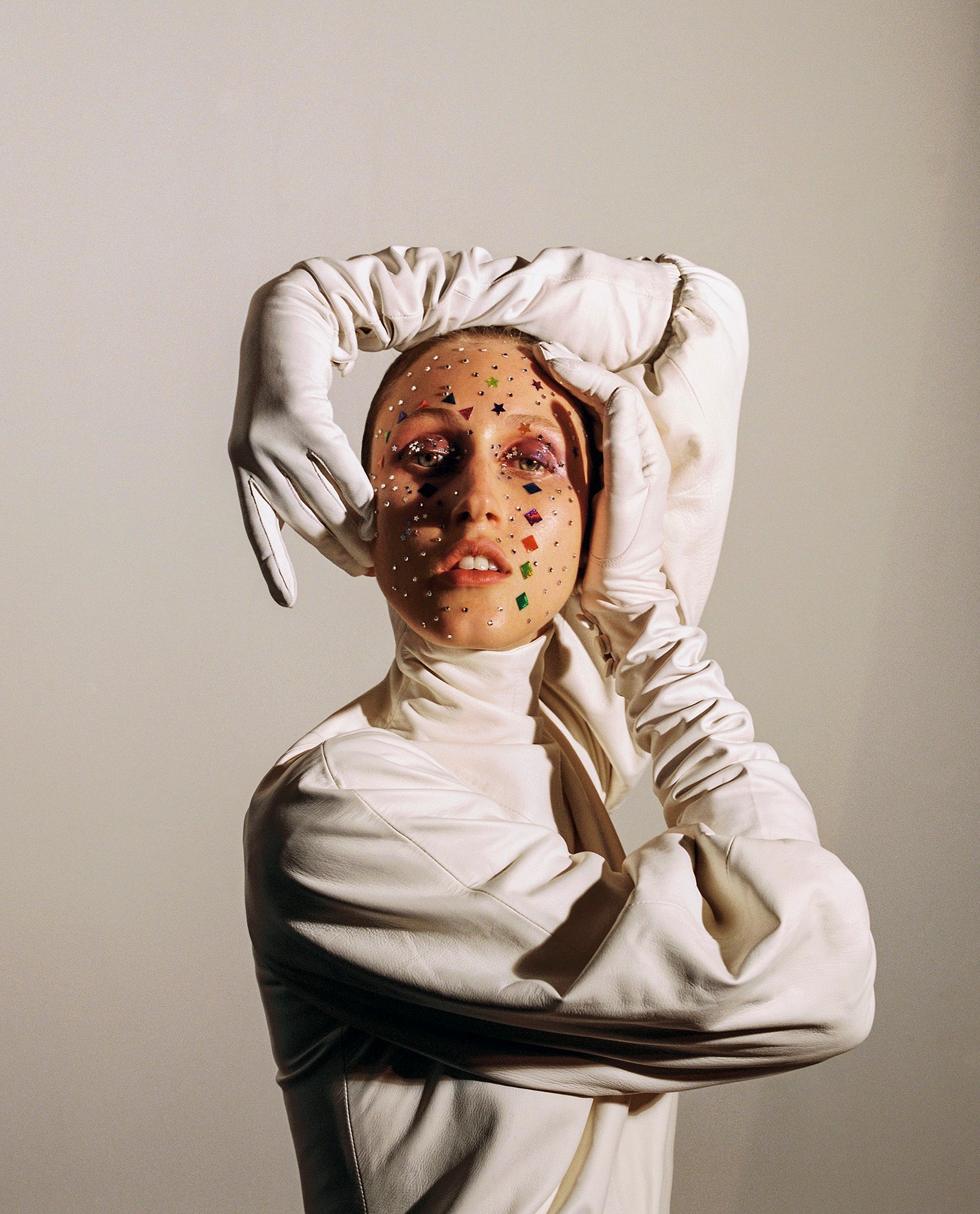 Přežije vánoční večírek i Silvestr. Jak si zajistit dokonalý make-up od rána do večera