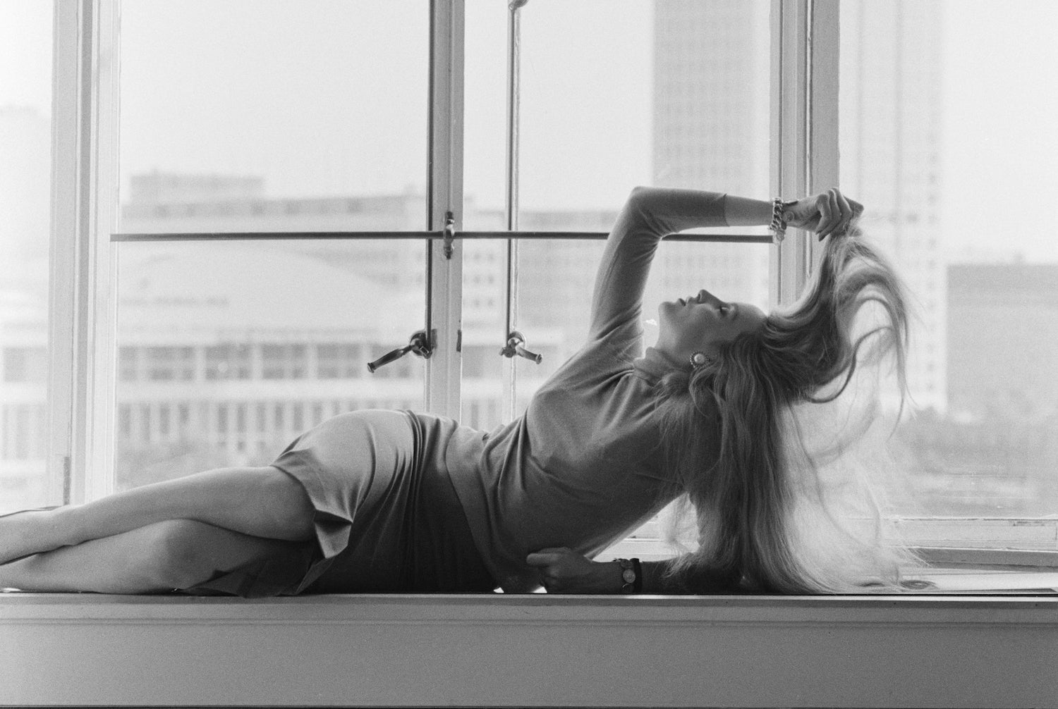 Vlasy v karanténě. Co s odrosty a ofinou, abyste neudělali víc škody