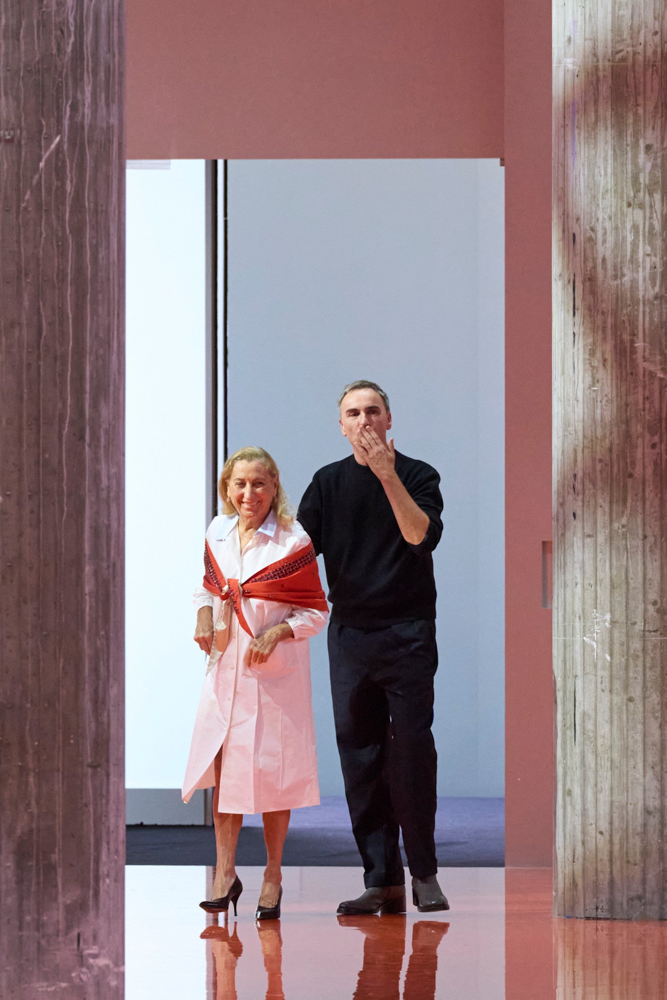 Miuccia Prada a Raf Simmons na přehlídce jaro - léto 2026