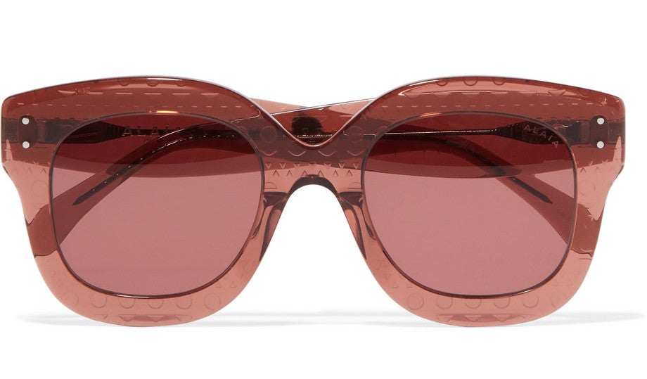 Růžové ovesized sluneční brýle, Alaïa, prodává Net-a-porter, 327 €