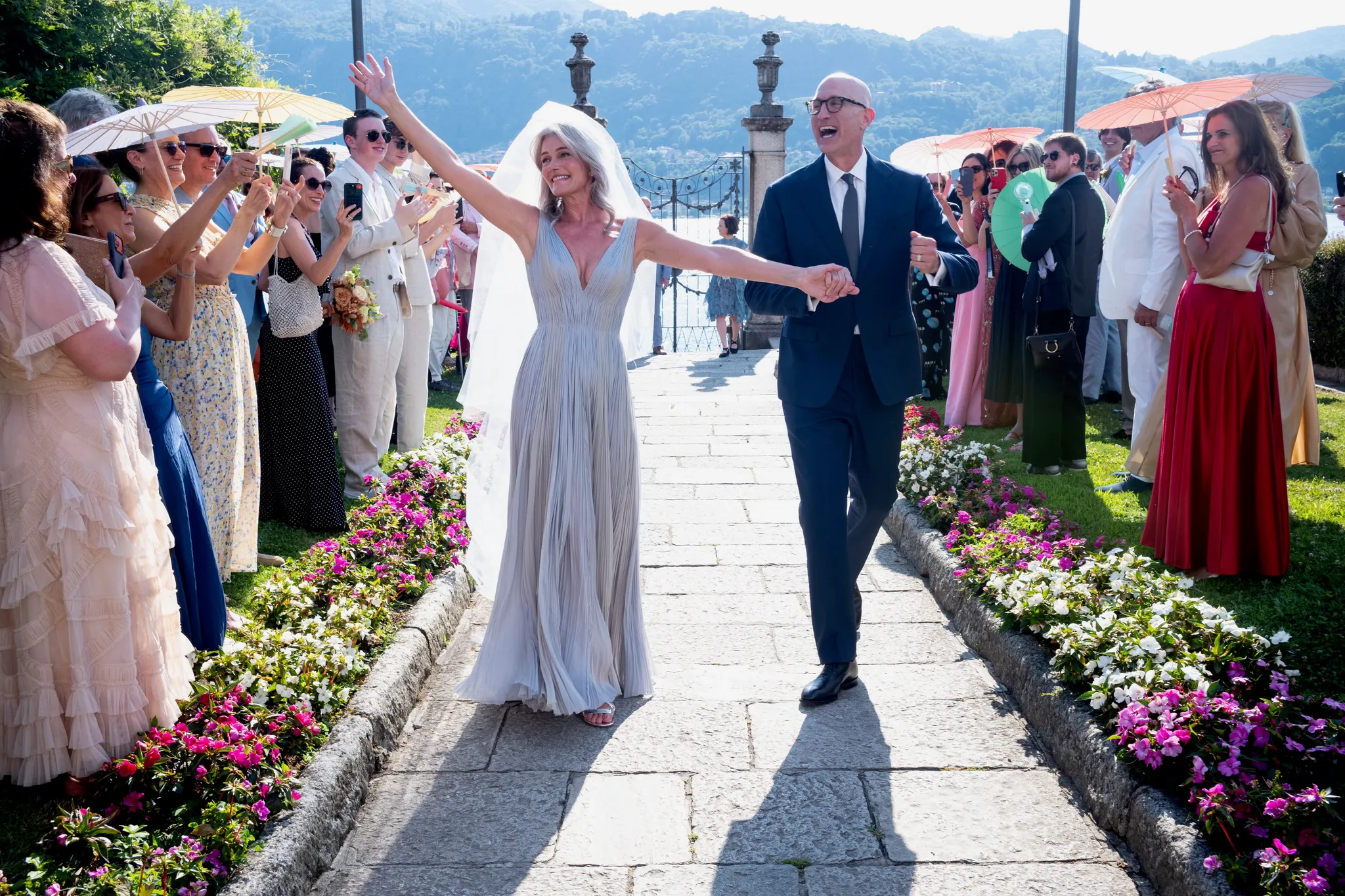 Italská svatba Pavlíny Pořízkové a Jeffa Greensteina: kouzelné šaty inspirované vodou i únos nevěsty