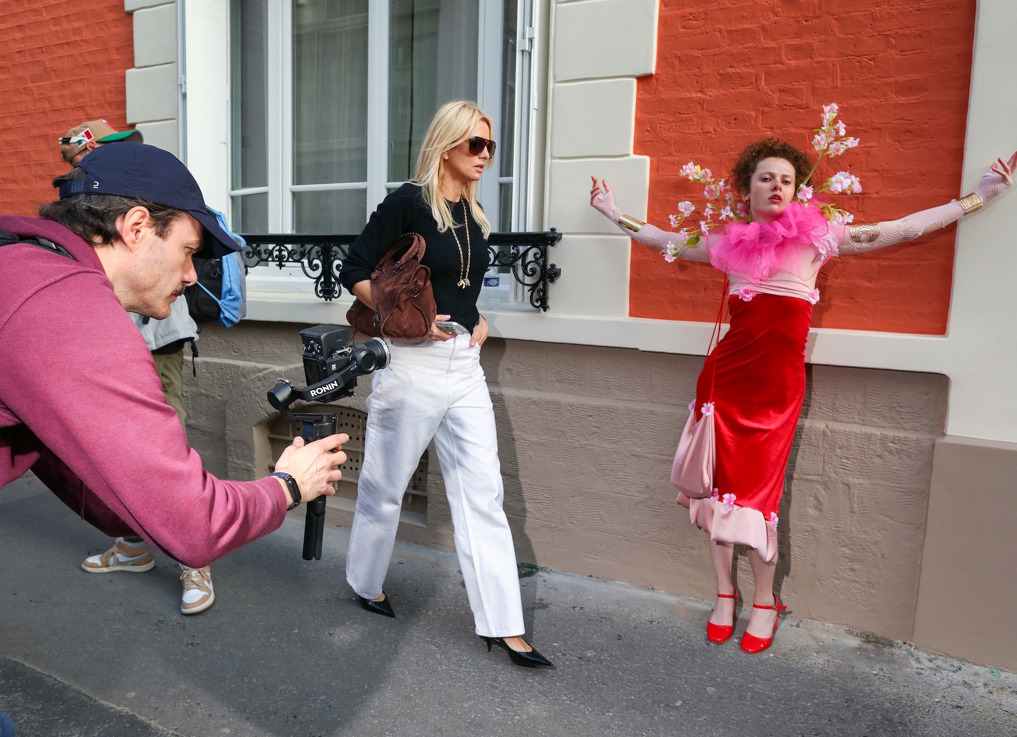 Street style Paris Fashion Week, březen 2026