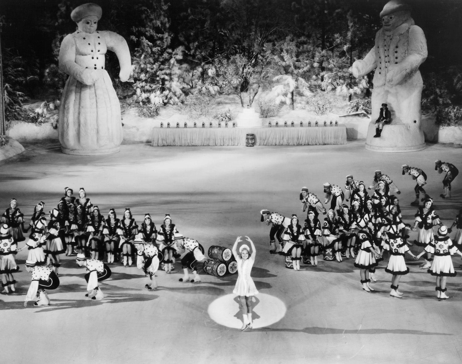 Sonja Henie. Žena, která vynalezla moderní krasobruslení, bílé brusle a lední revue. A vydělala majlant.