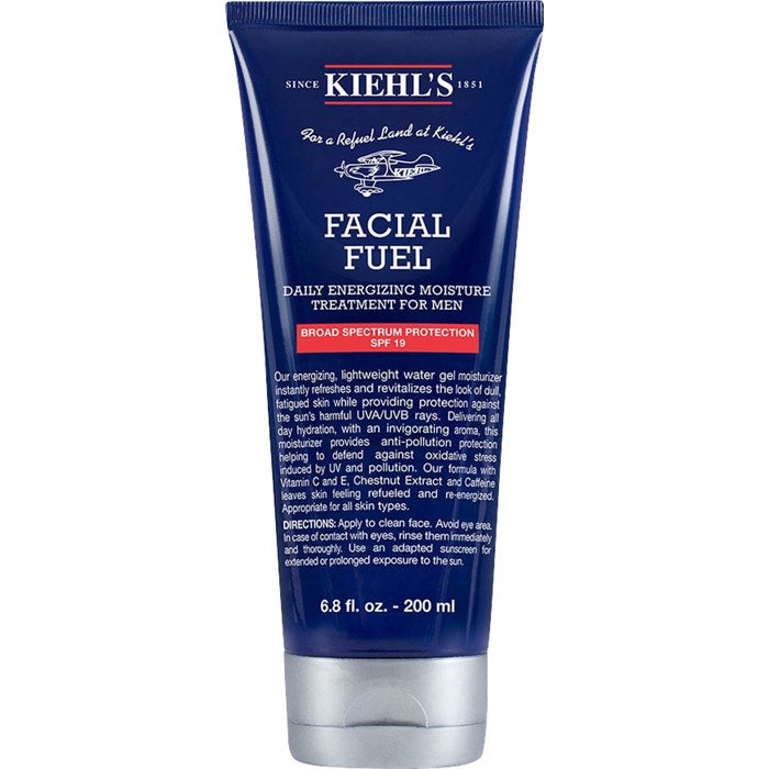 Kiehl’s Facial Fuel Energizing Moisture Treatment   Kiehl’s Facial Fuel, jedna z originálních a nejlepších řad pánské péče o pleť, platí už dlouho za bestseller. Energizing Moisture Treatment je skvělý multifuknční produkt pro mastící se pokožku, navíc má SPF!