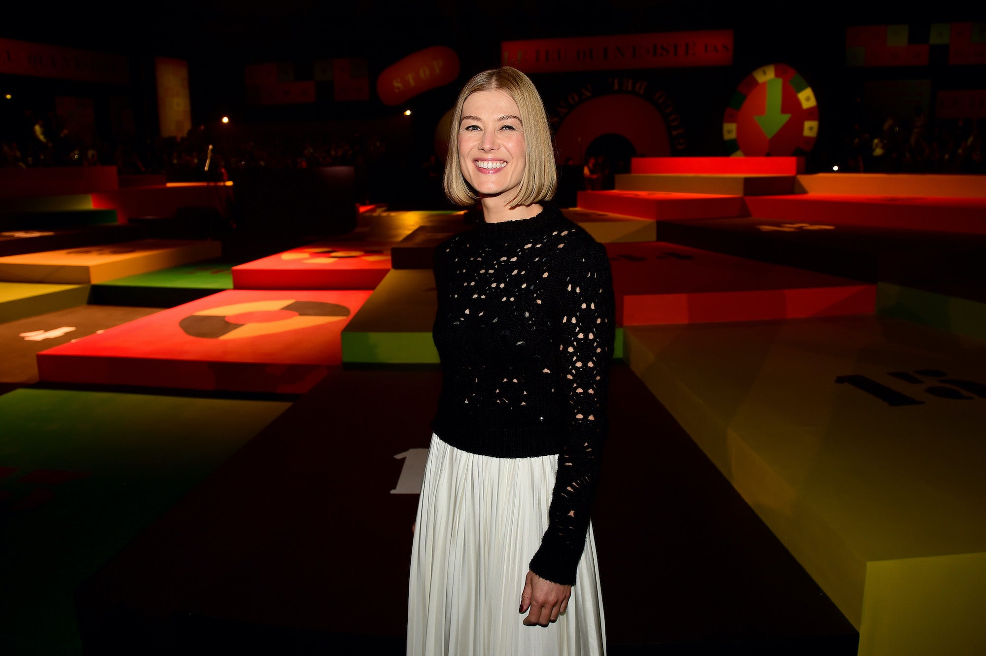 Rosamund Pike na přehlídce Dior jaro - léto 2022, 28. září 2021