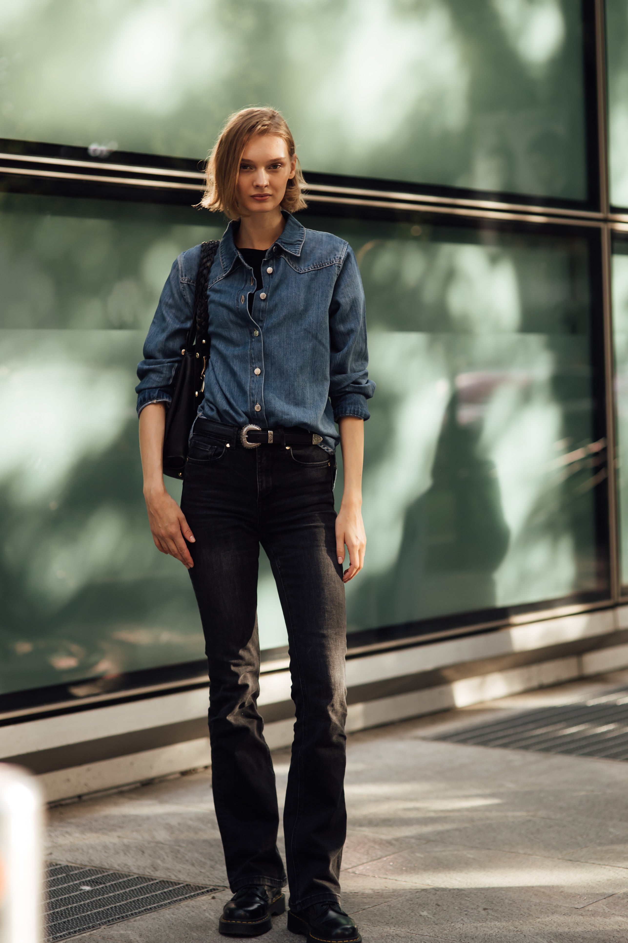 Ani vysoké, ani nízké. Nastal čas pro mid rise džíny