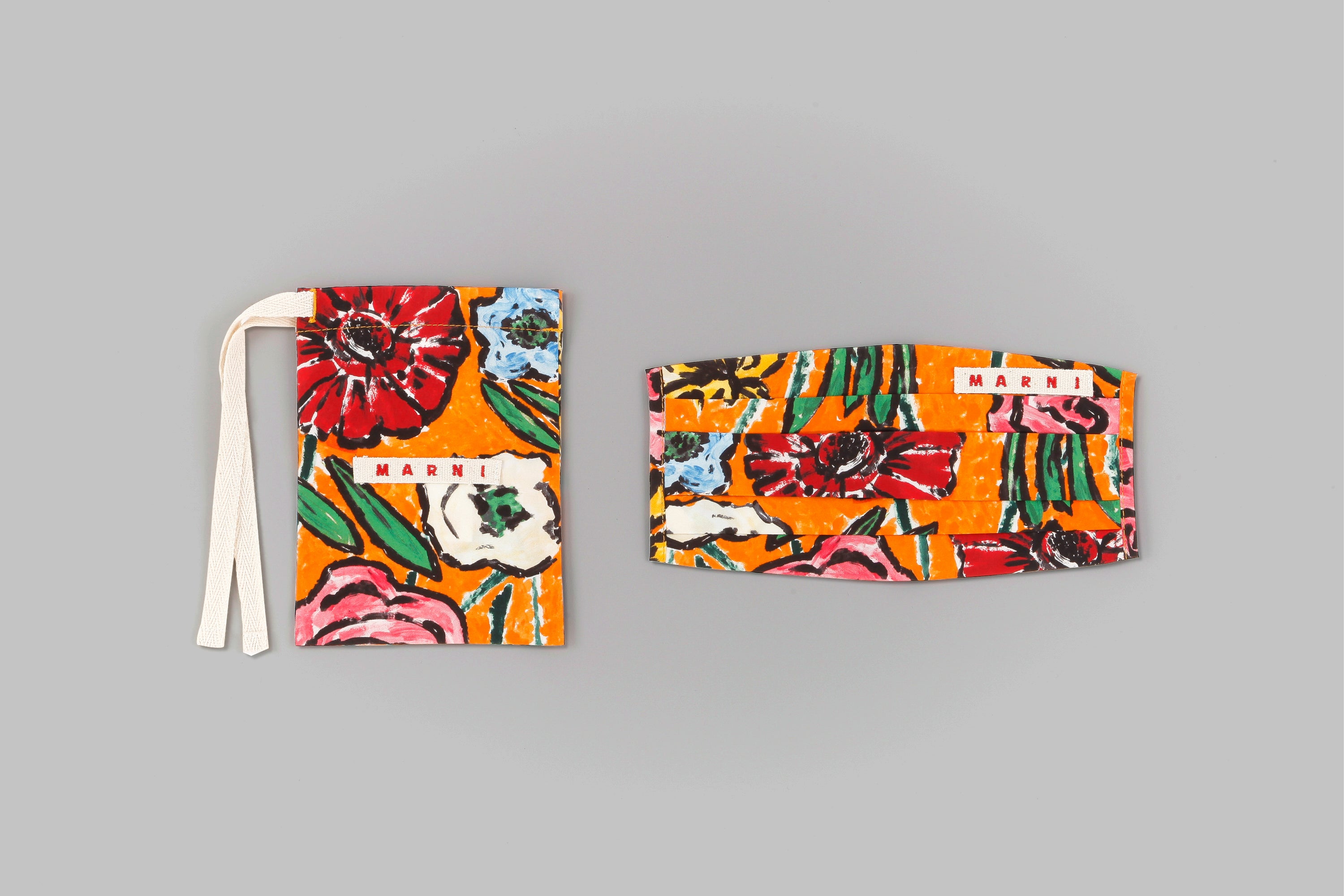 Rouška z upcyklované bavlny, MARNI, prodává Farfetch, 78 €