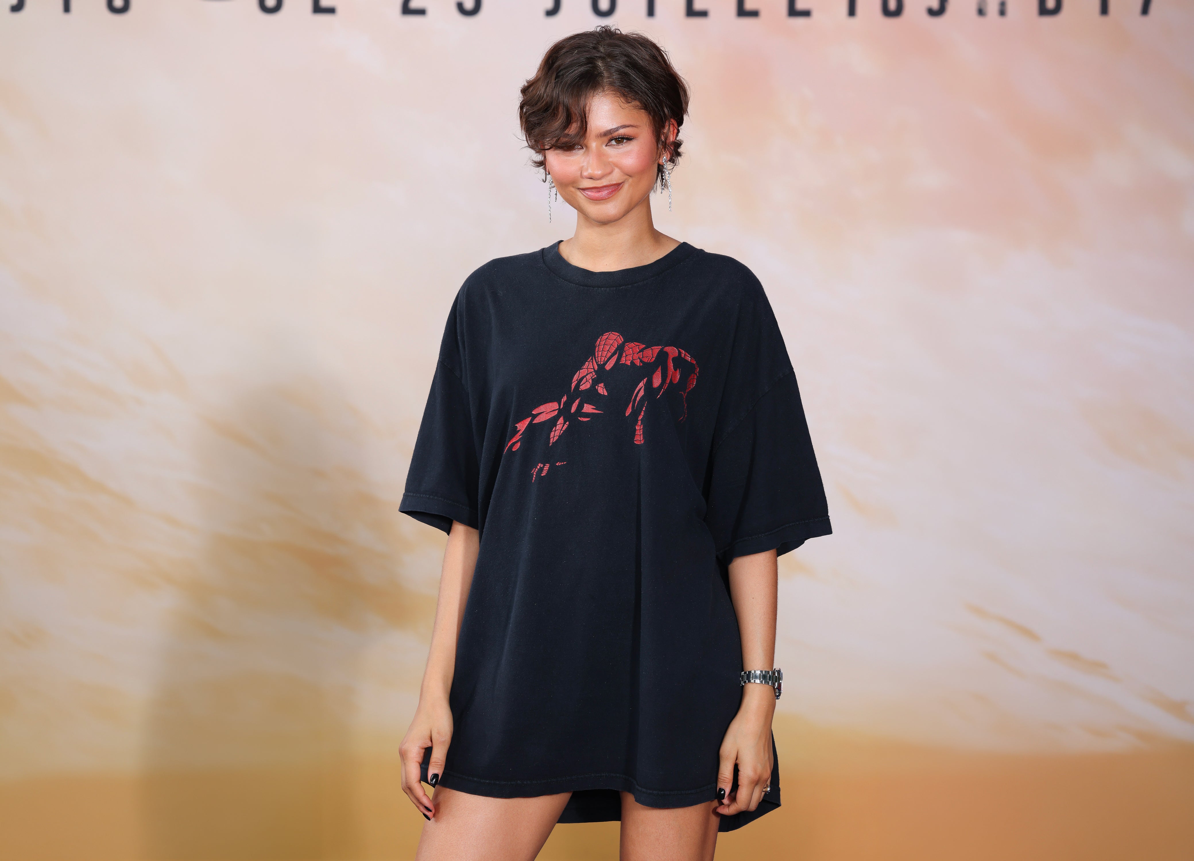 Premiéra Spider-Mana v rozpálené Paříži: Zendaya přišla jen v tričku a cool lodičkách
