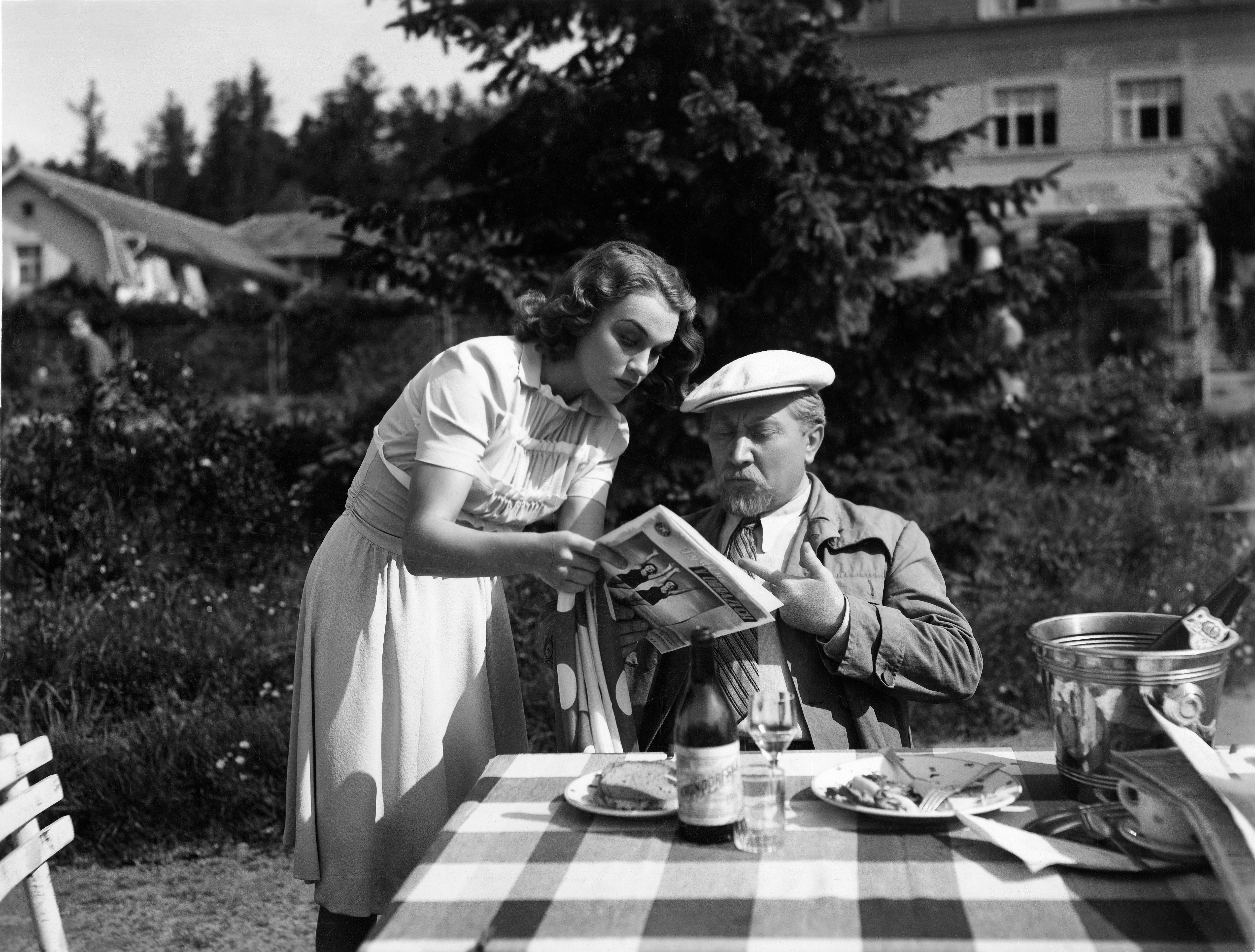 Adina Mandlová s Jaroslavem Marvanem ve filmu Dva týdny štěstí (1940) Adina Mandlová s Jaroslavem Marvanem ve filmu Dva týdny štěstí (1940)