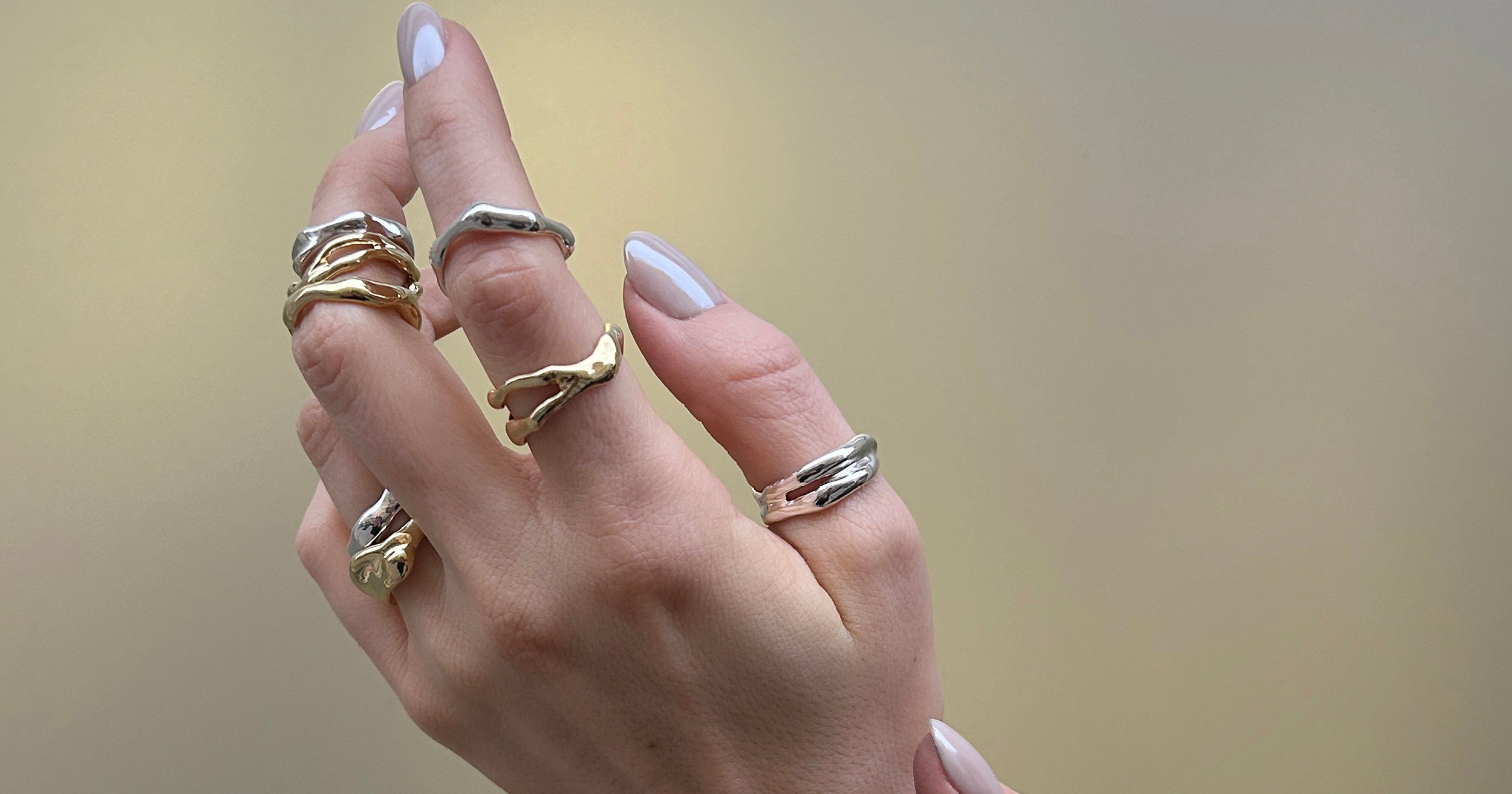 Řekněte své ano snubním prstýnkům z dílen českých designérek