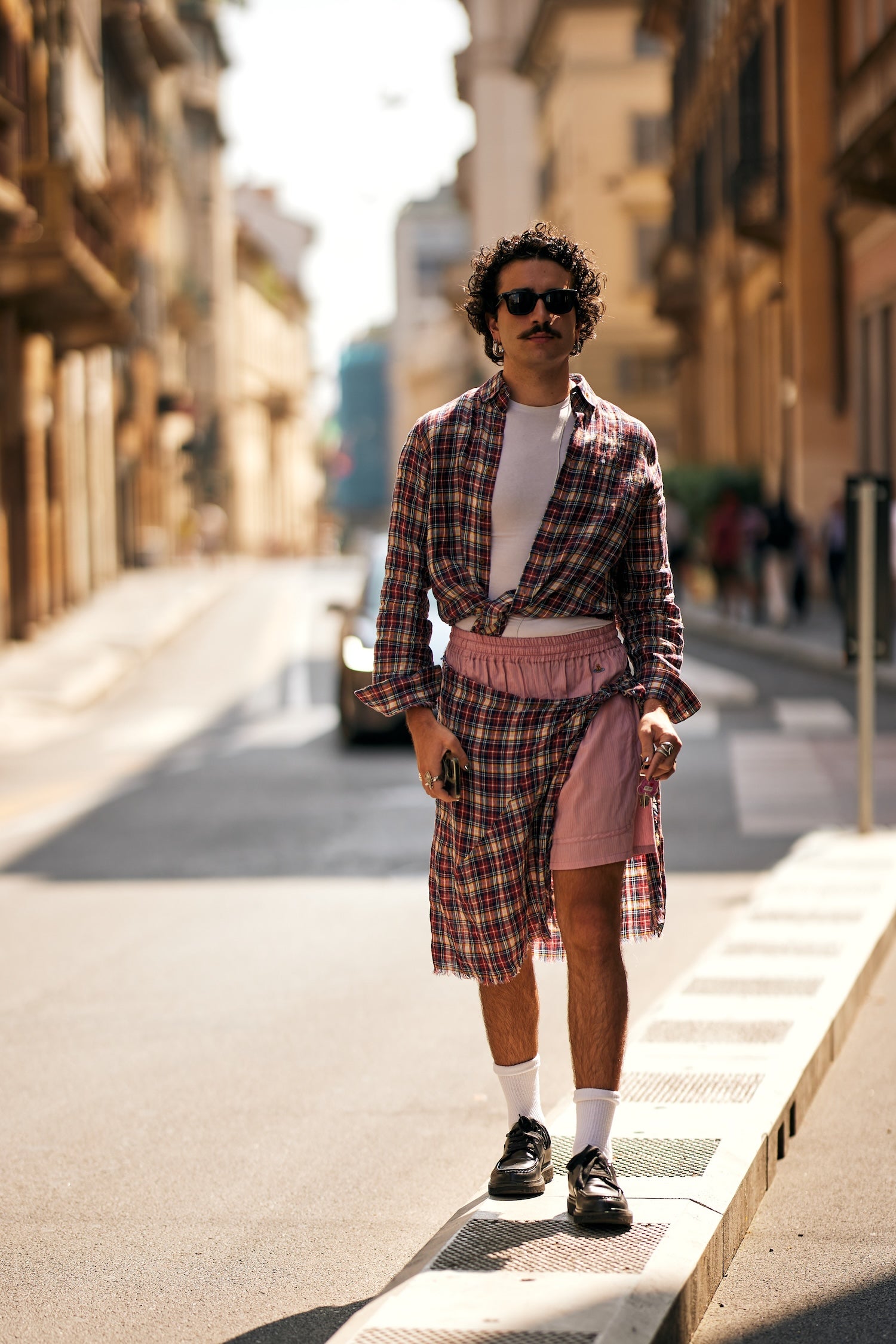 Ciao, Milano! Nejlepší streetstylové momenty z přehlídek pánské módy jaro 2026