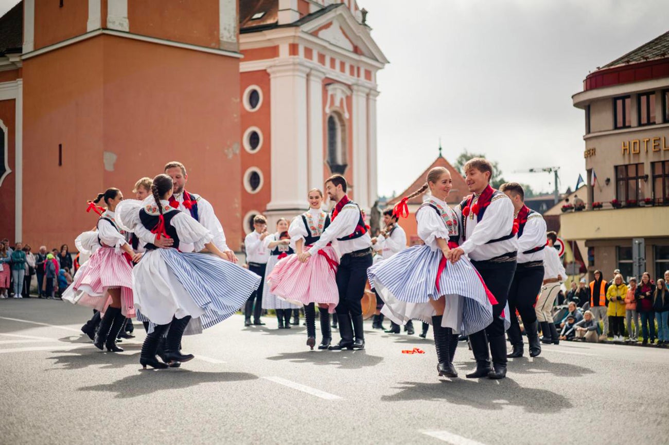 Divadlo na ulici, barokní umění, folklórní průvod. Tady jsou tři zajímavé akce v ČR na tenhle prázdninový víkend