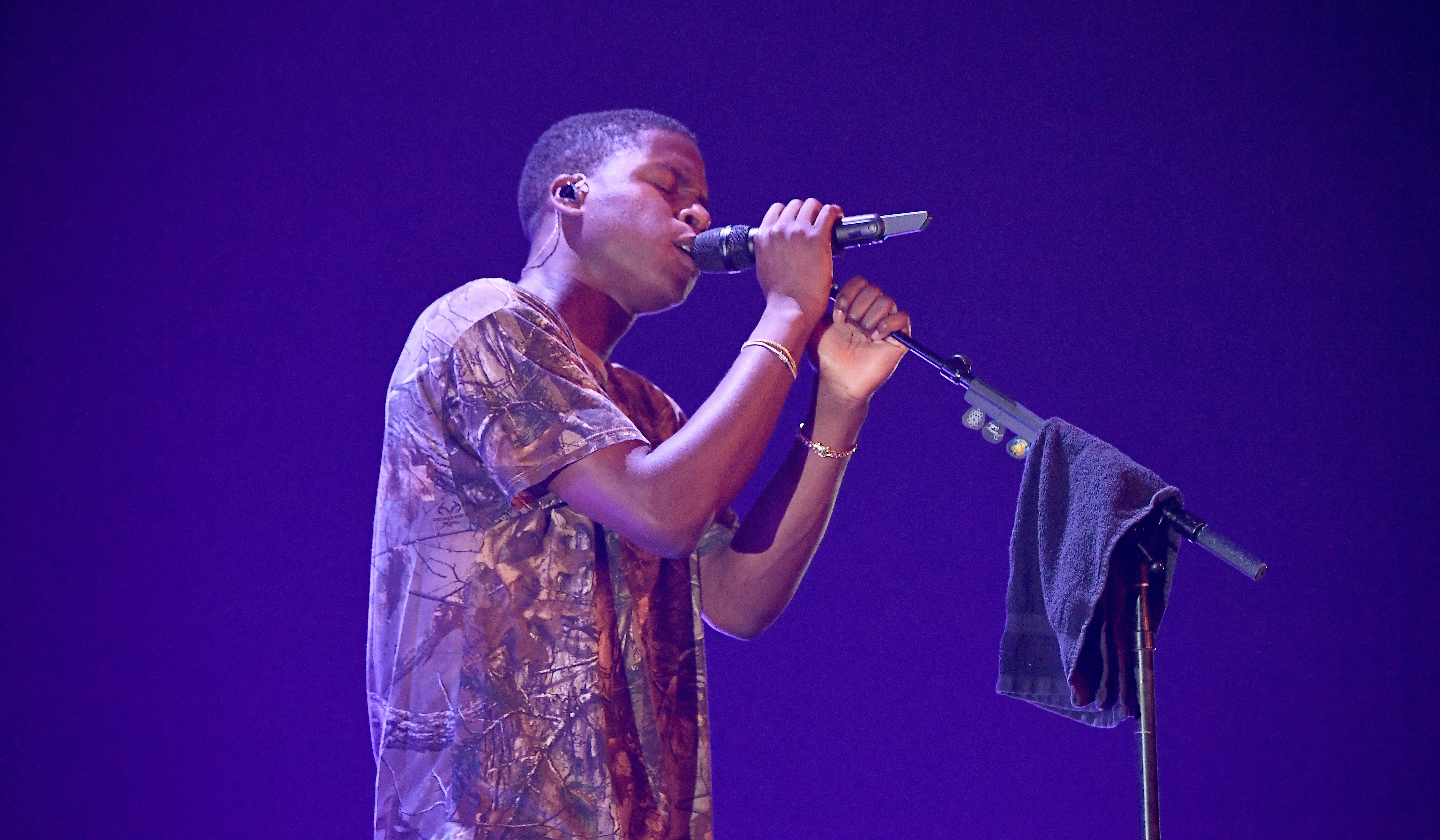 Daniel Caesar během Case Study 01 tour v Atlantě, 2019 Daniel Caesar během Case Study 01 tour v Atlantě, 2019