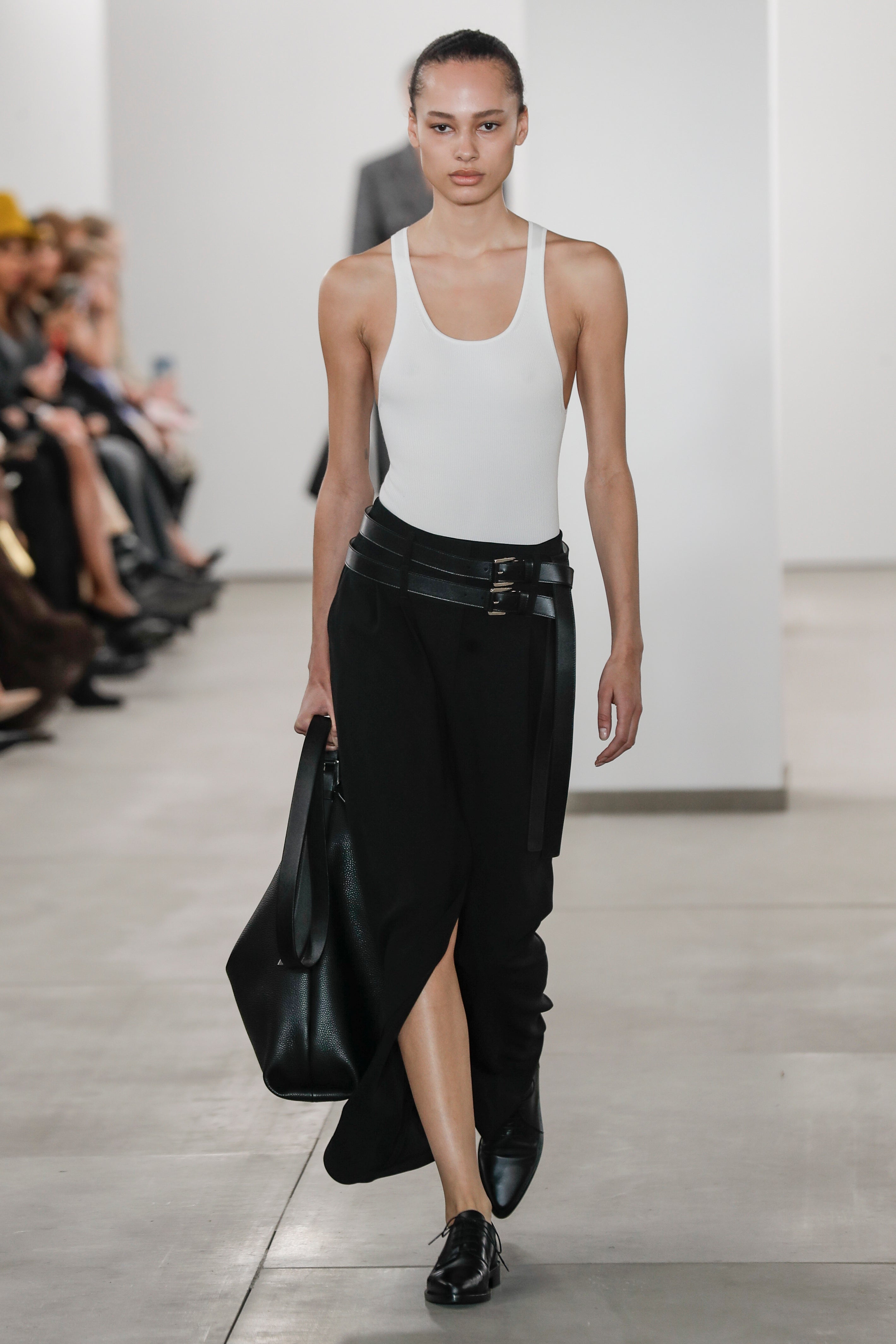 Připoutejte se: Začínáme nosit dvojitý pásek!