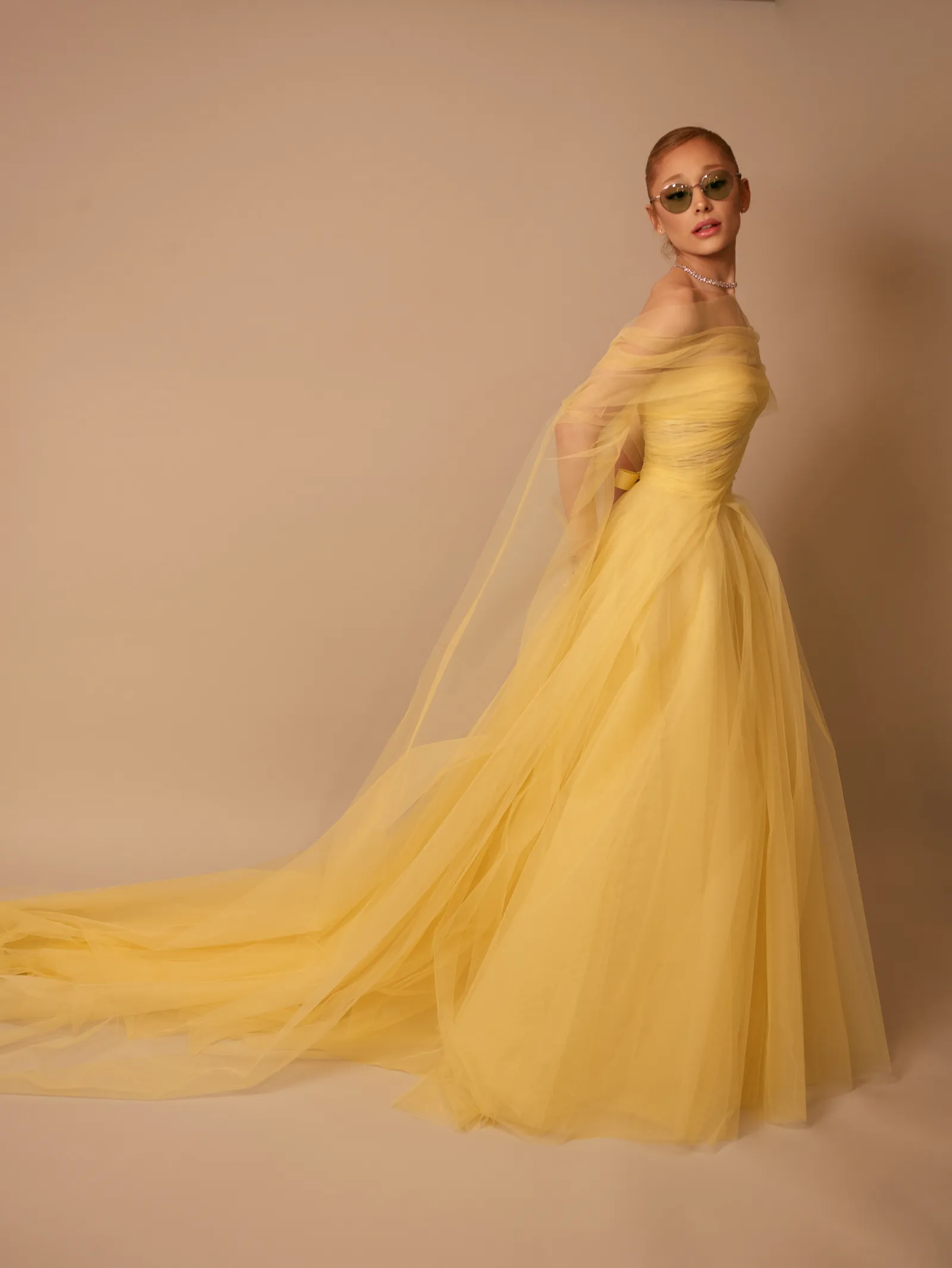 „Navždy tam zůstane kousek mého srdce." Ariana Grande se (prozatím) loučí s Čarodějkou v šatech od Ralpha Laurena