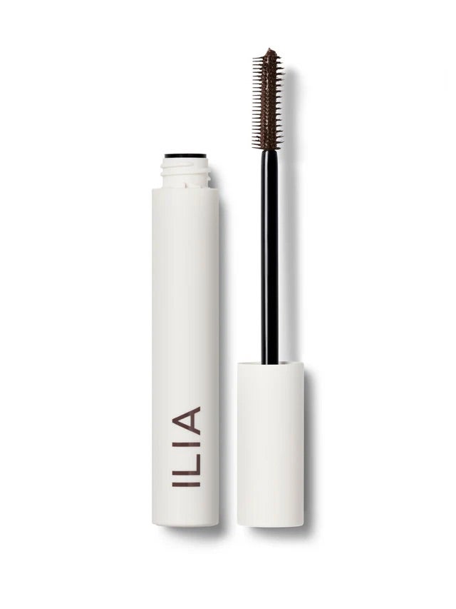 Hnědá řasenka Limitless Lash Mascara v odstínu Before Dawn, ILIA, 400 Kč