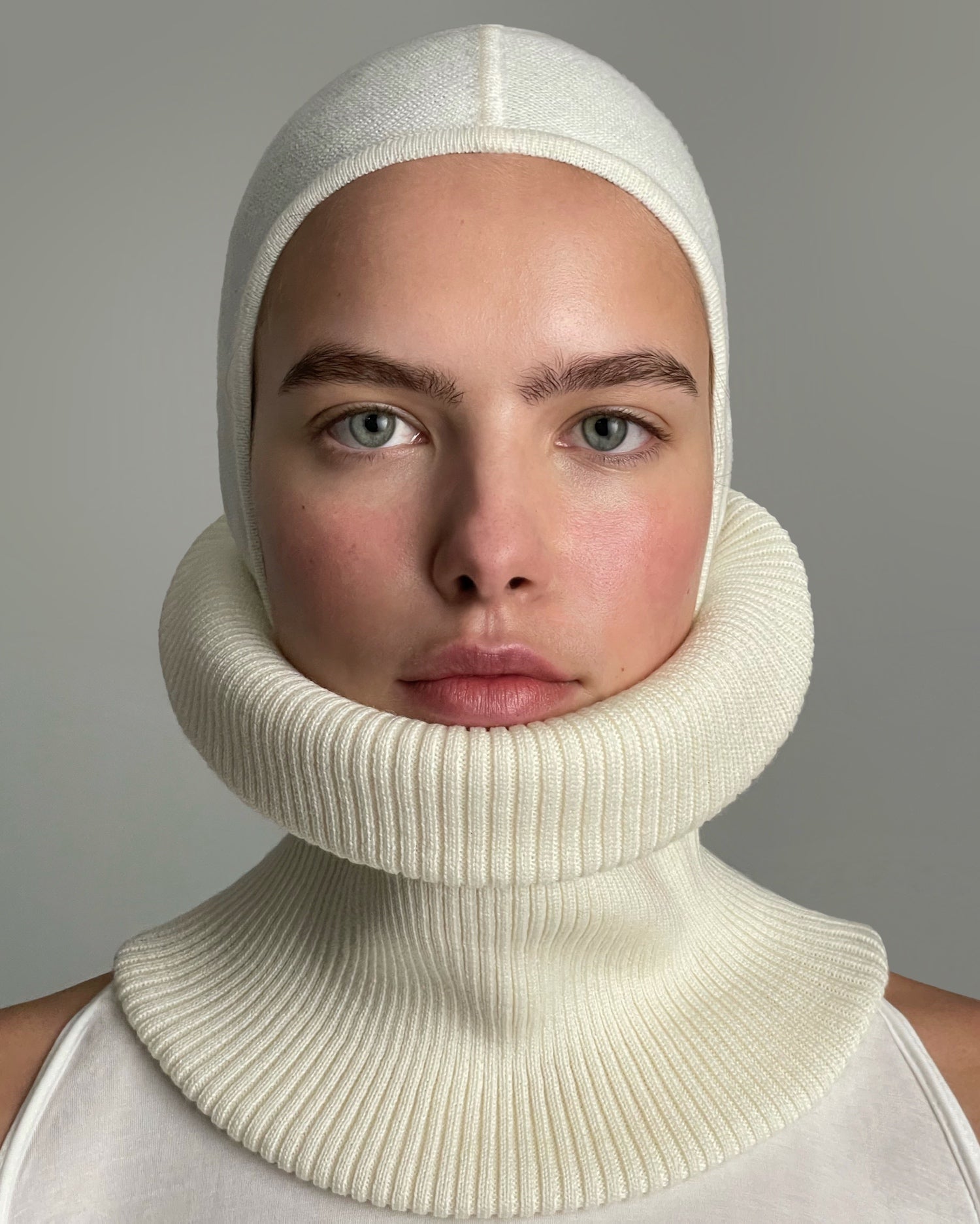 Čepice, kukla, nebo šátek? 