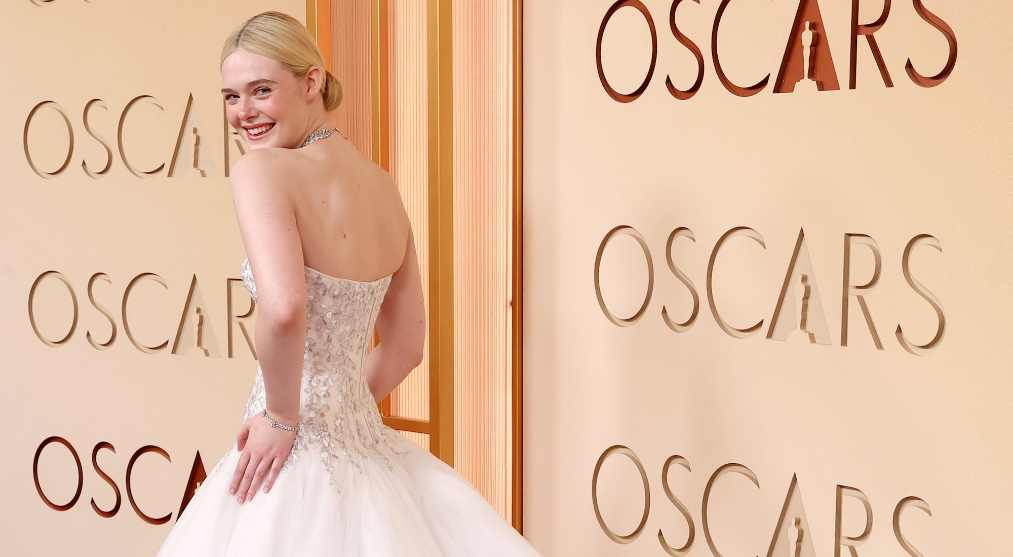 Oscar 2026: Všechny hvězdy a jejich šaty, obleky a šperky na červeném koberci