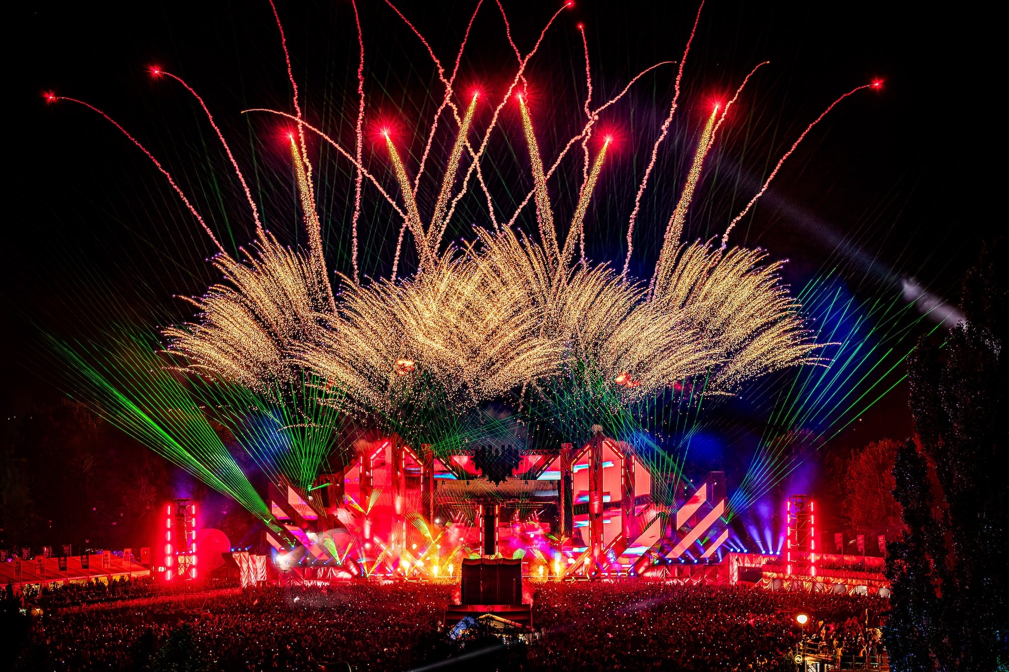 Calvin Harris, Marshmello i Alesso míří na Beats for Love