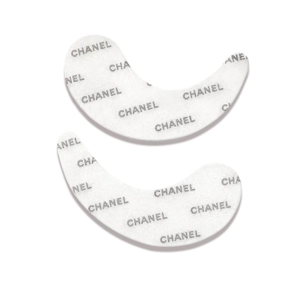 Vyhlazující maska na oční okolí Le Lift Flash Eye, CHANEL, 2 670 Kč za 10 ks