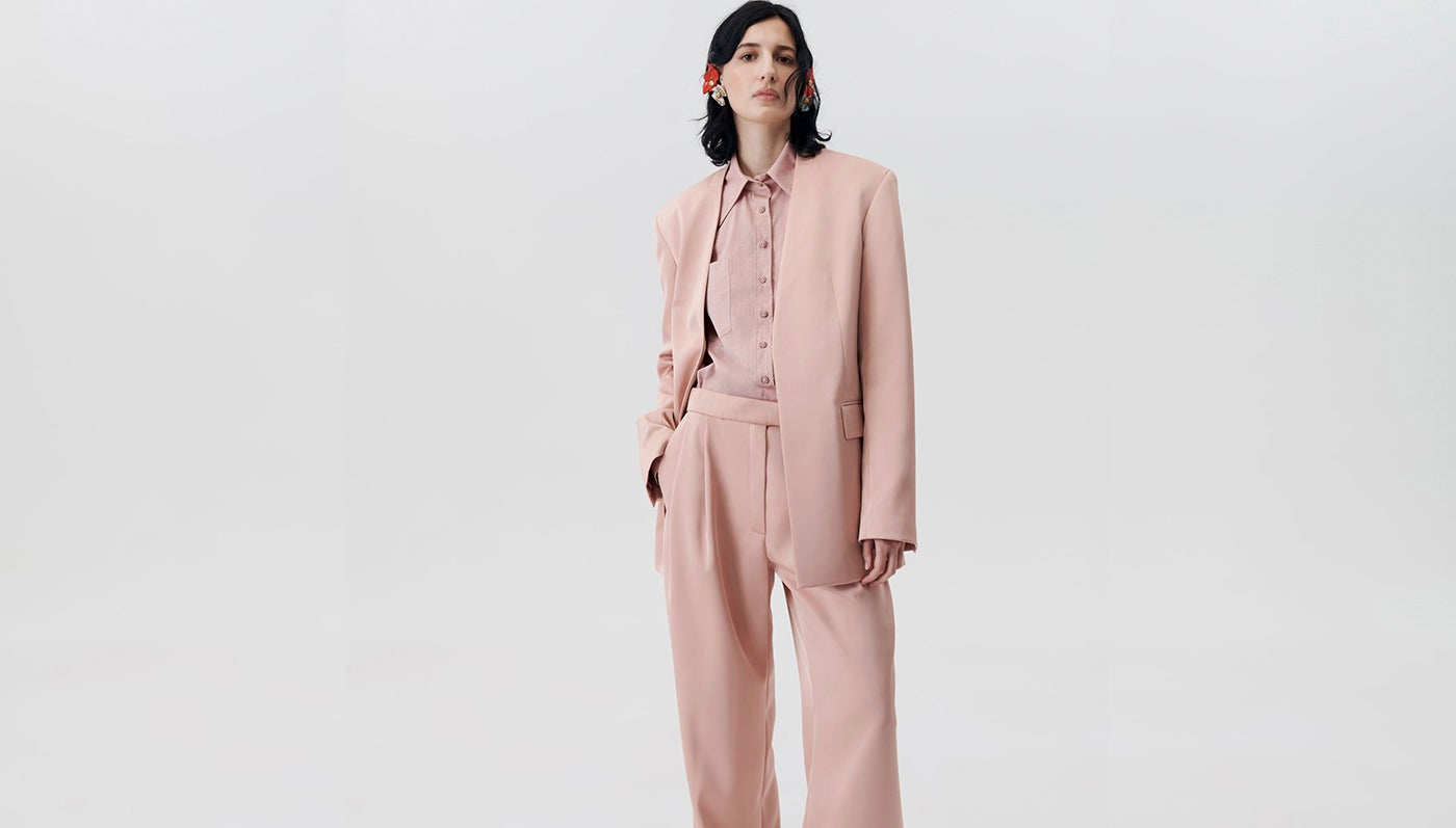 Revize tradičních oděvů v zimní kolekci, která stírá fyzické hranice