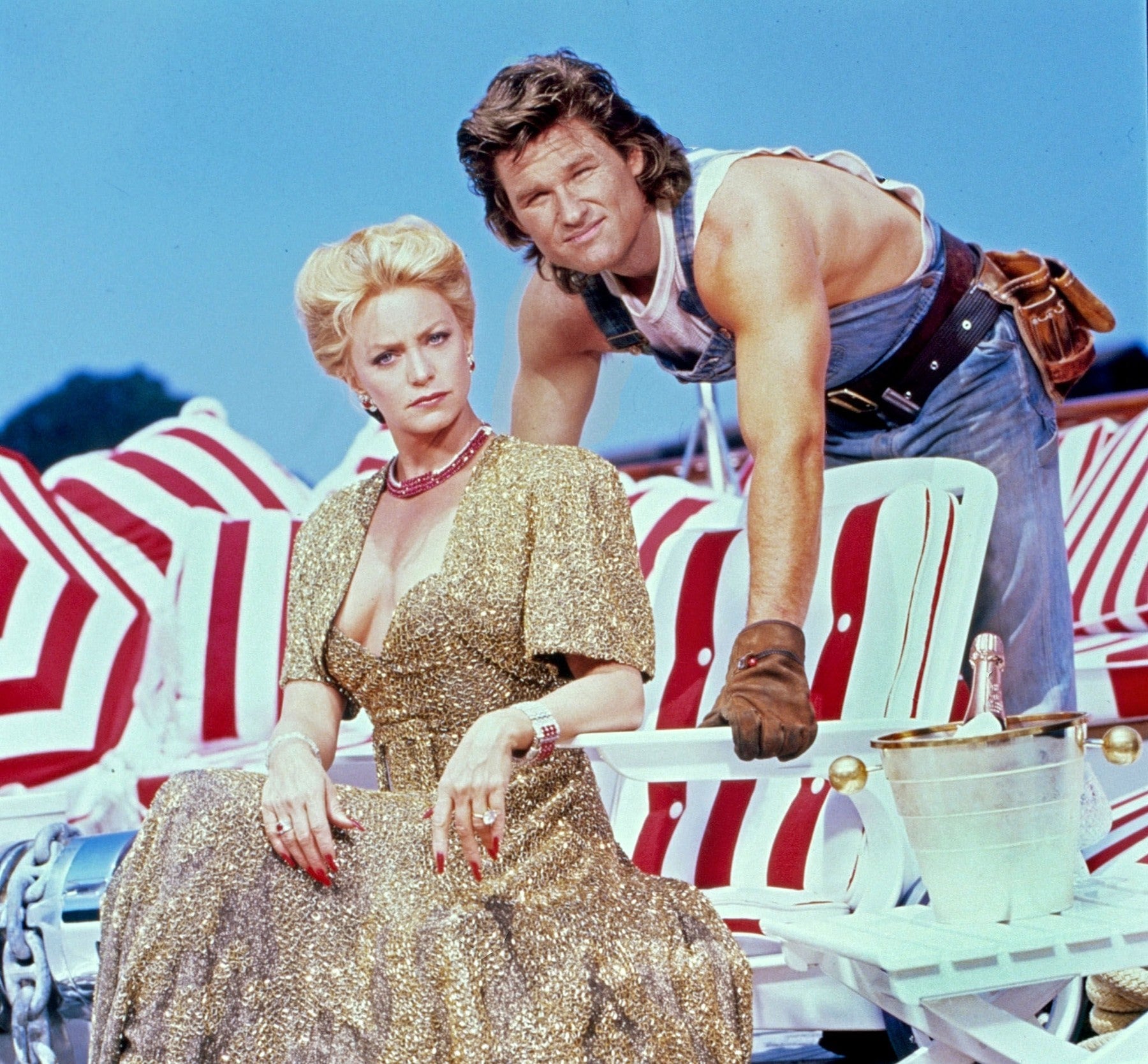 Goldie Hawn a Kurt Russell ve filmu Přes palubu