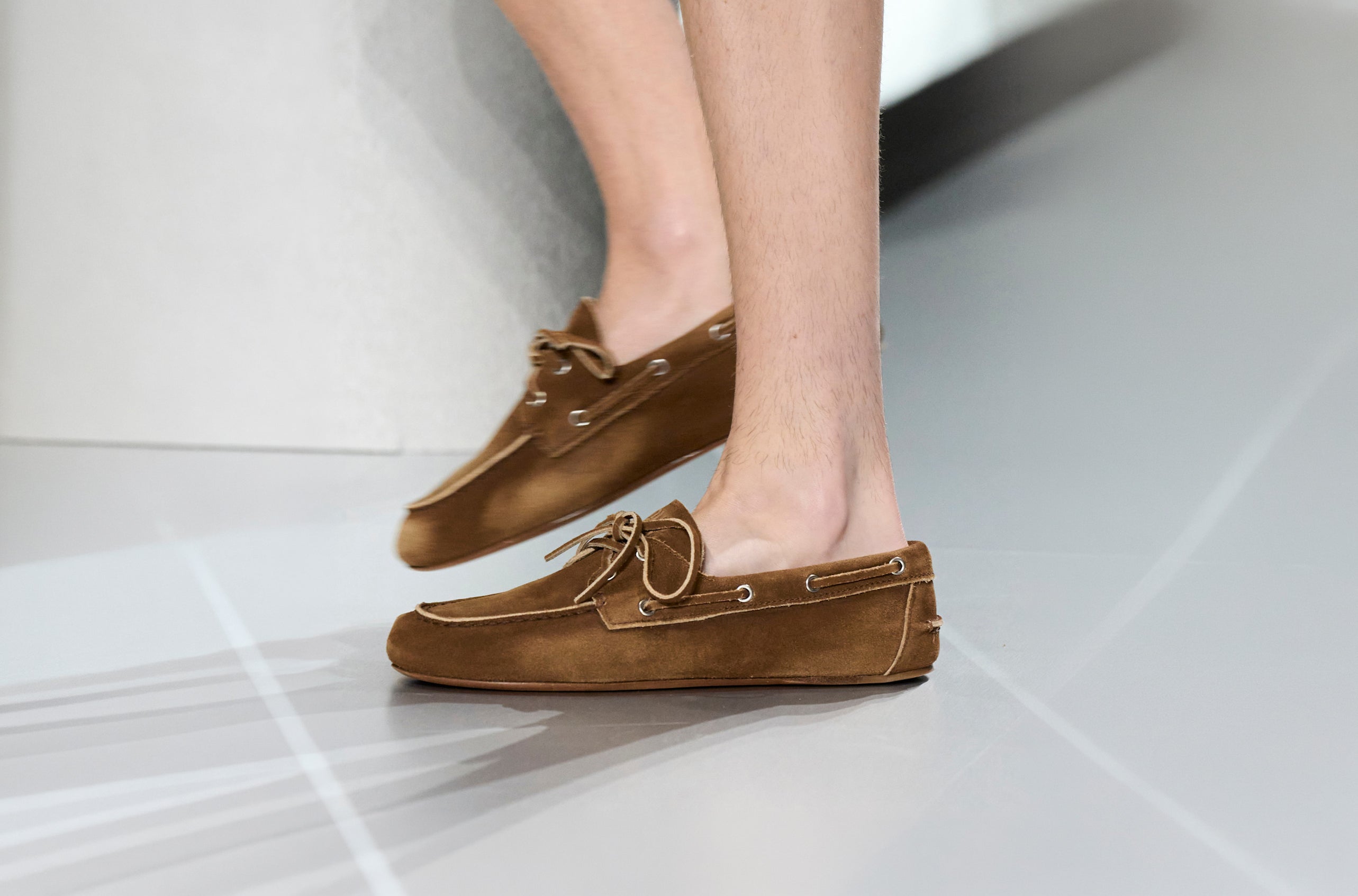 Tenisky v létě? Zkuste je letos vyměnit za stylové mokasíny