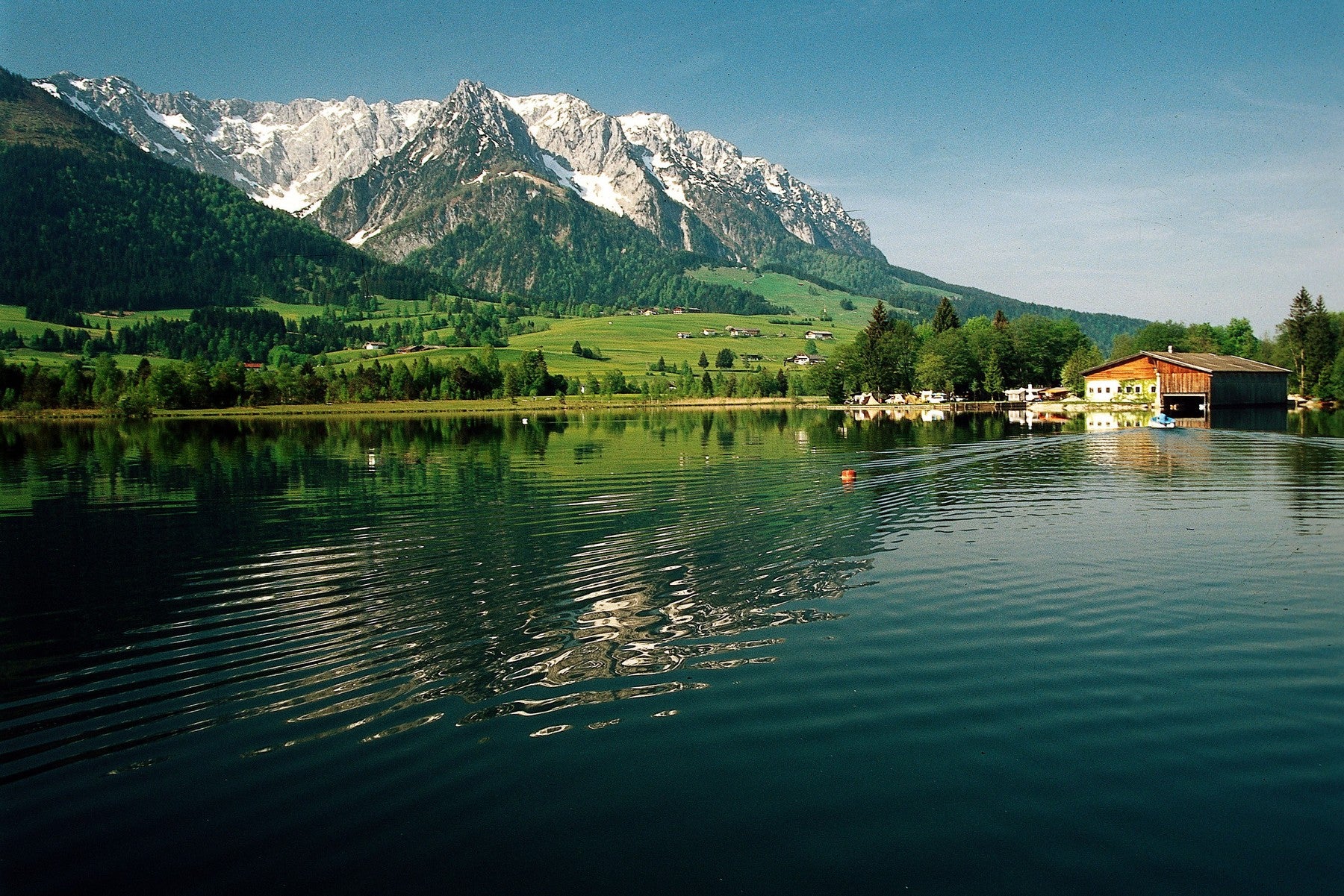Rakouský letní sen? Jezero Walchsee a tajemství jeho okolí
