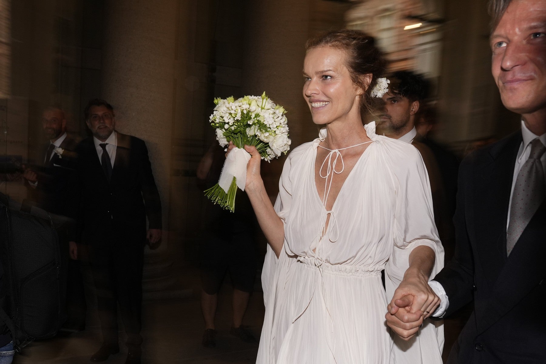 Eva Herzigová se vdala. Česká supermodelka oblékla na svatbu v Itálii šaty Lanvin