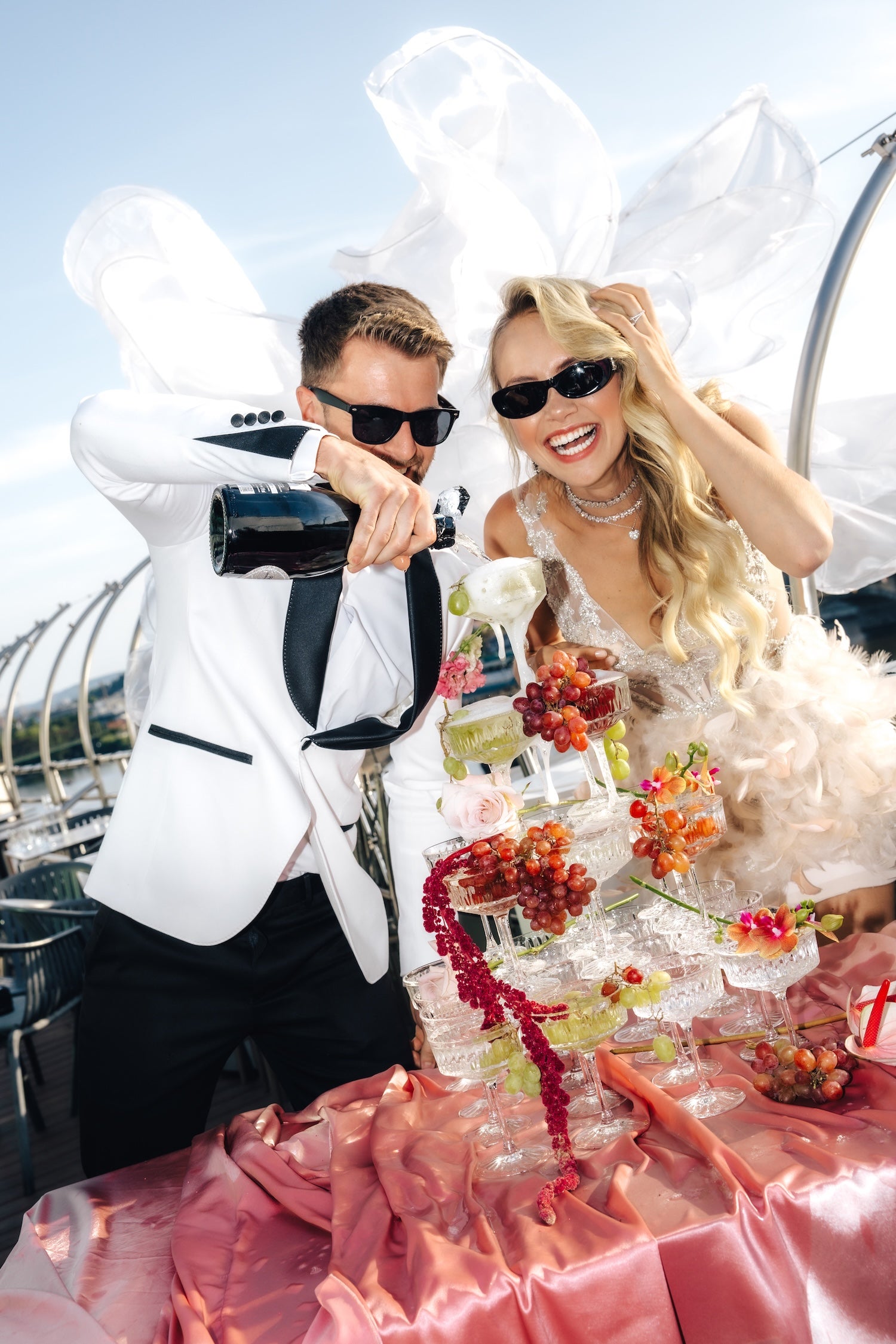 Náhrdelníky SWAROVSKI, prsten TIFFANY&CO.