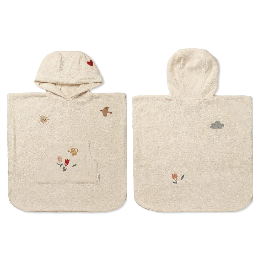 Froté pončo s kapucí a klokaní kapsou, DEAR APRIL, prodává Viabel, 1 863 Kč, také k dostání ve studiu Viabel, Klimentská 52, Praha 1